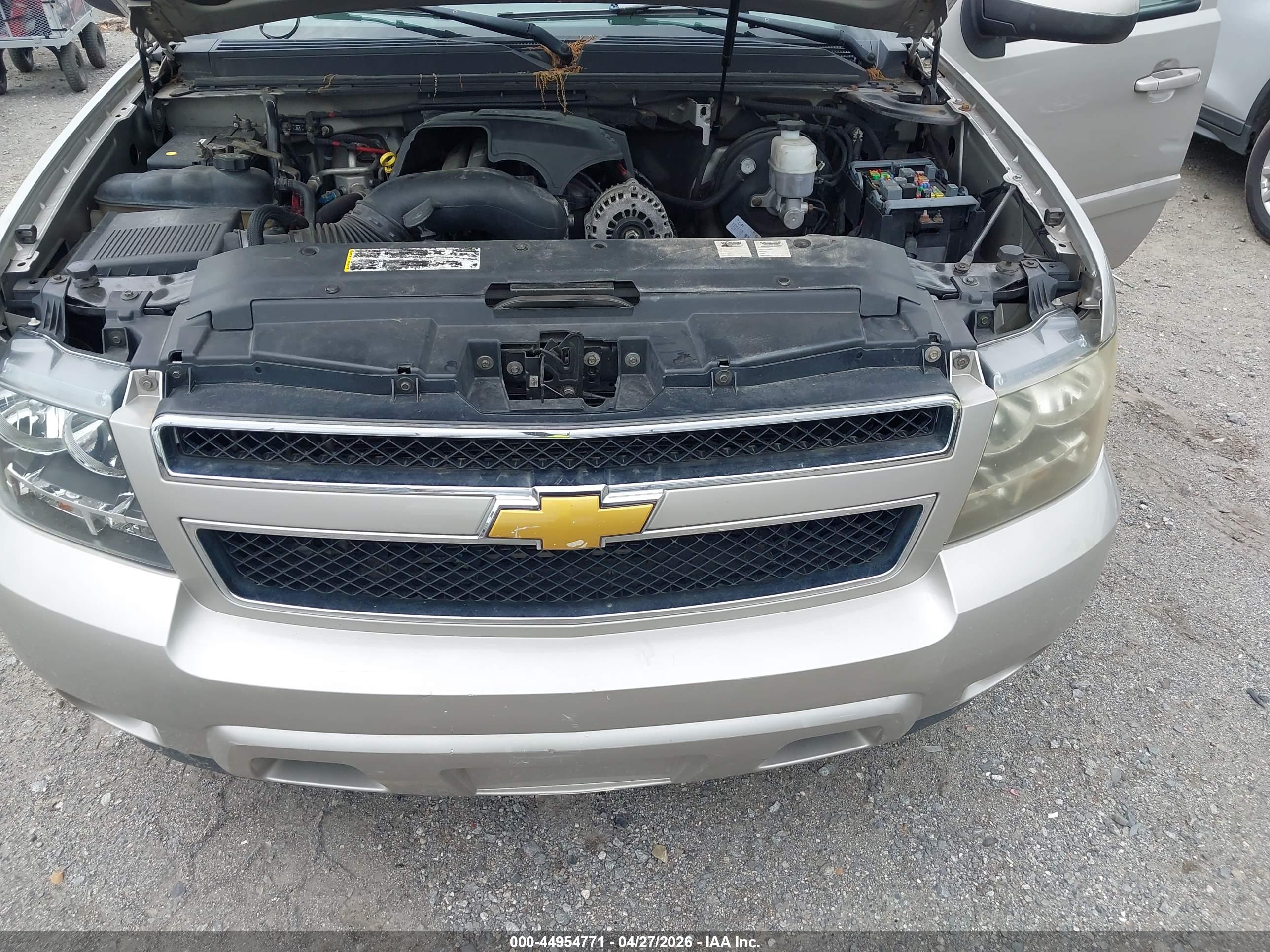 CHEVROLET SUBURBAN image 10