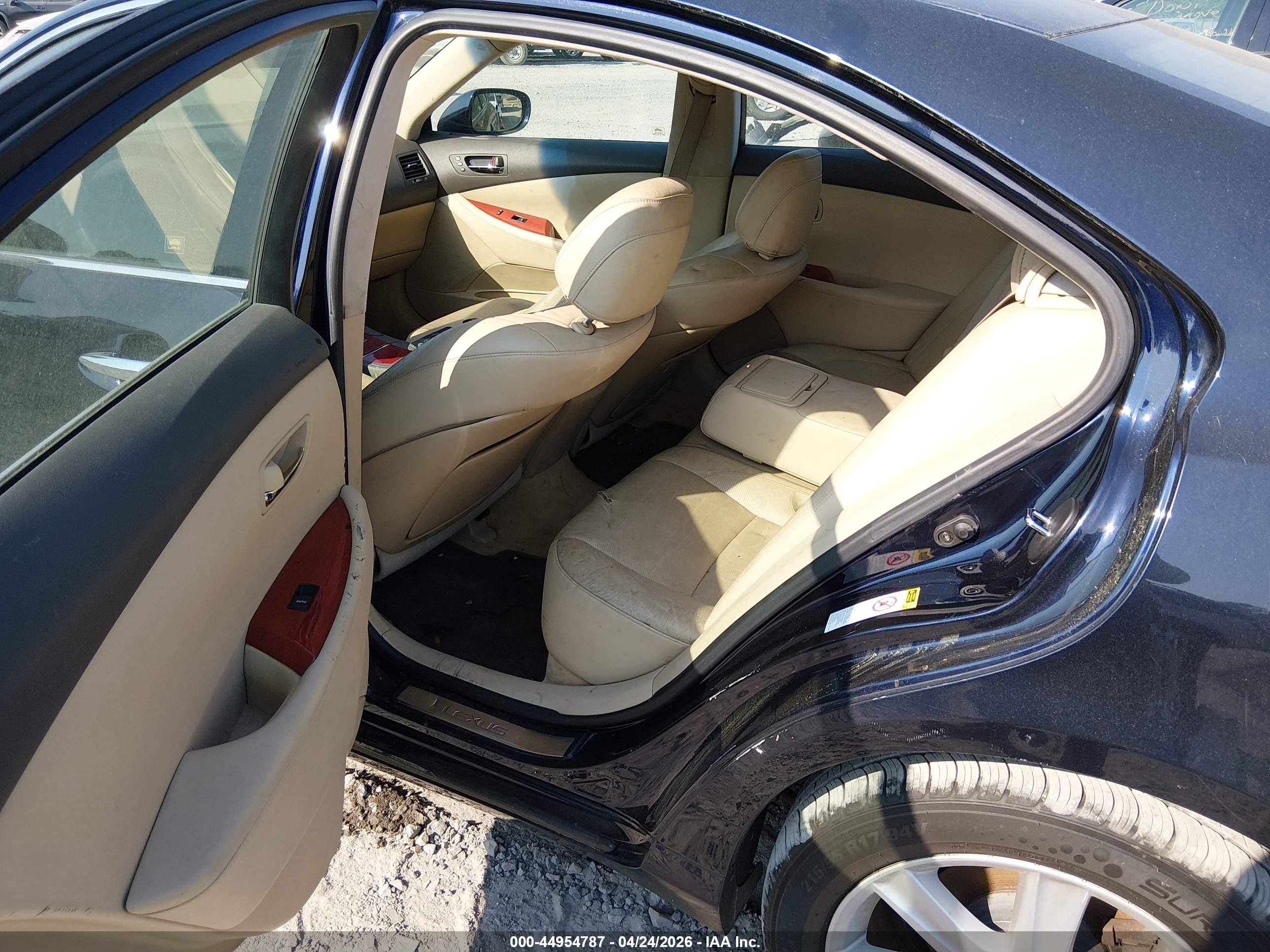 LEXUS ES image 8