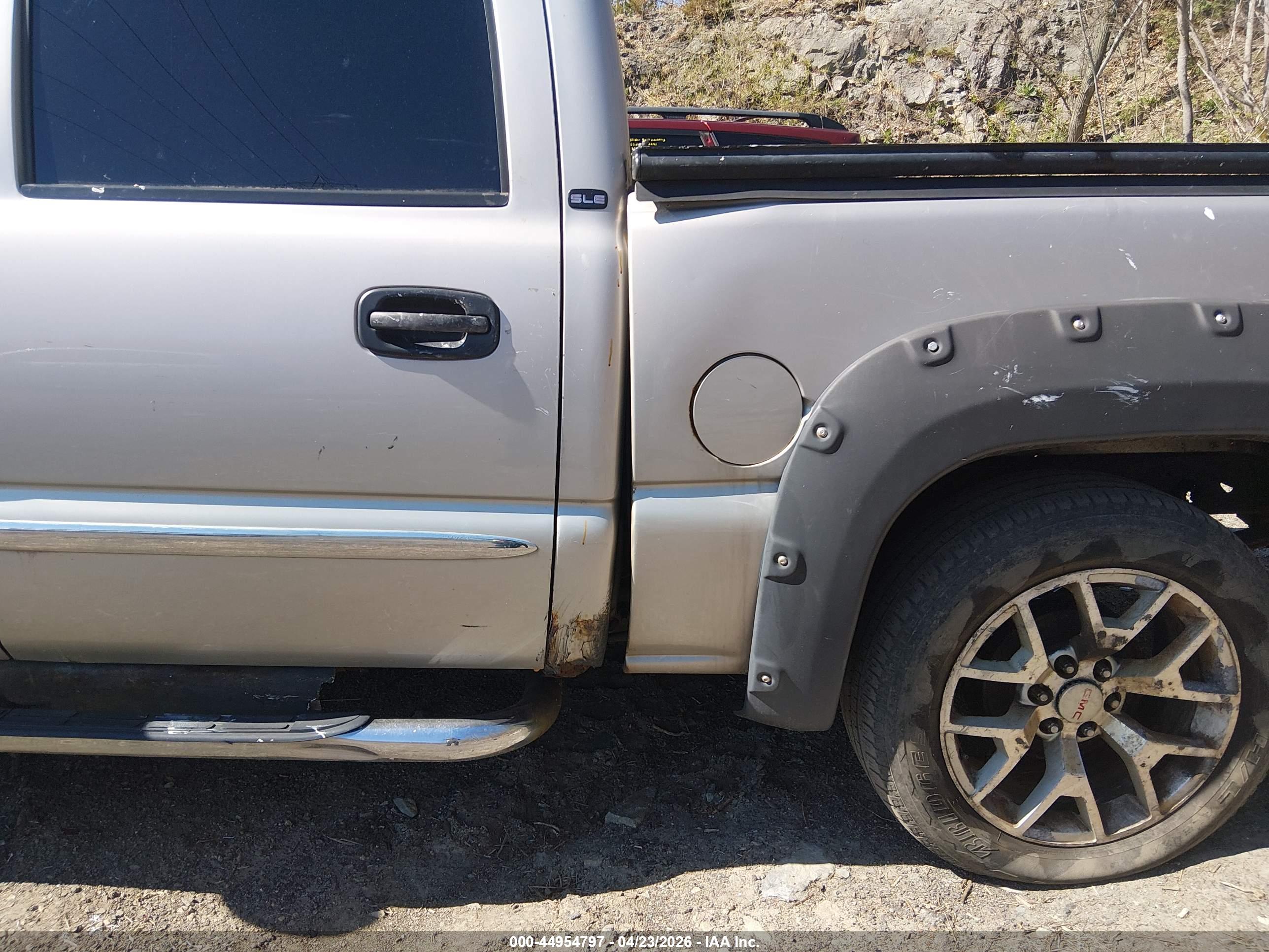 GMC SIERRA image 6