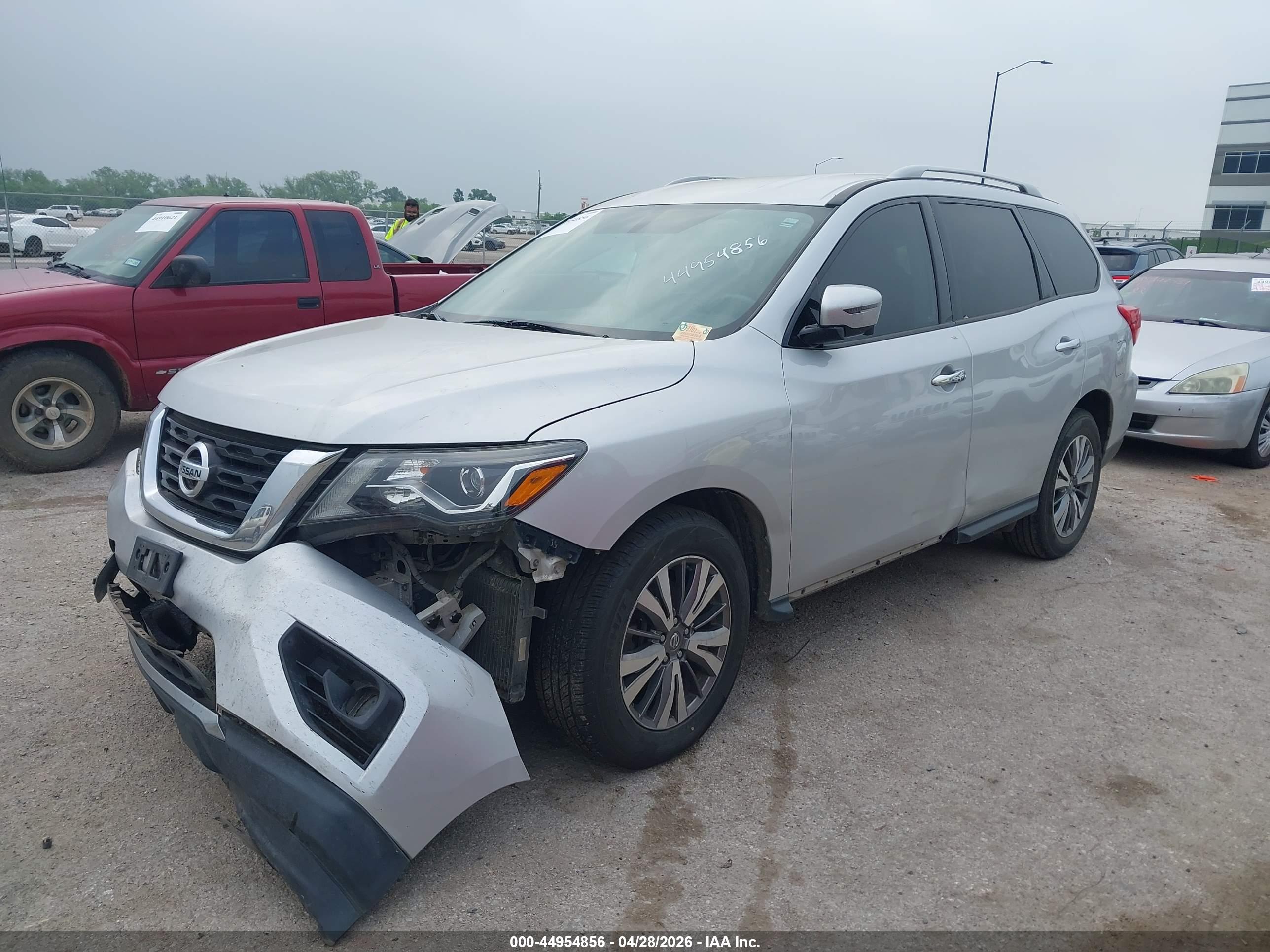 NISSAN PATHFINDER image 2