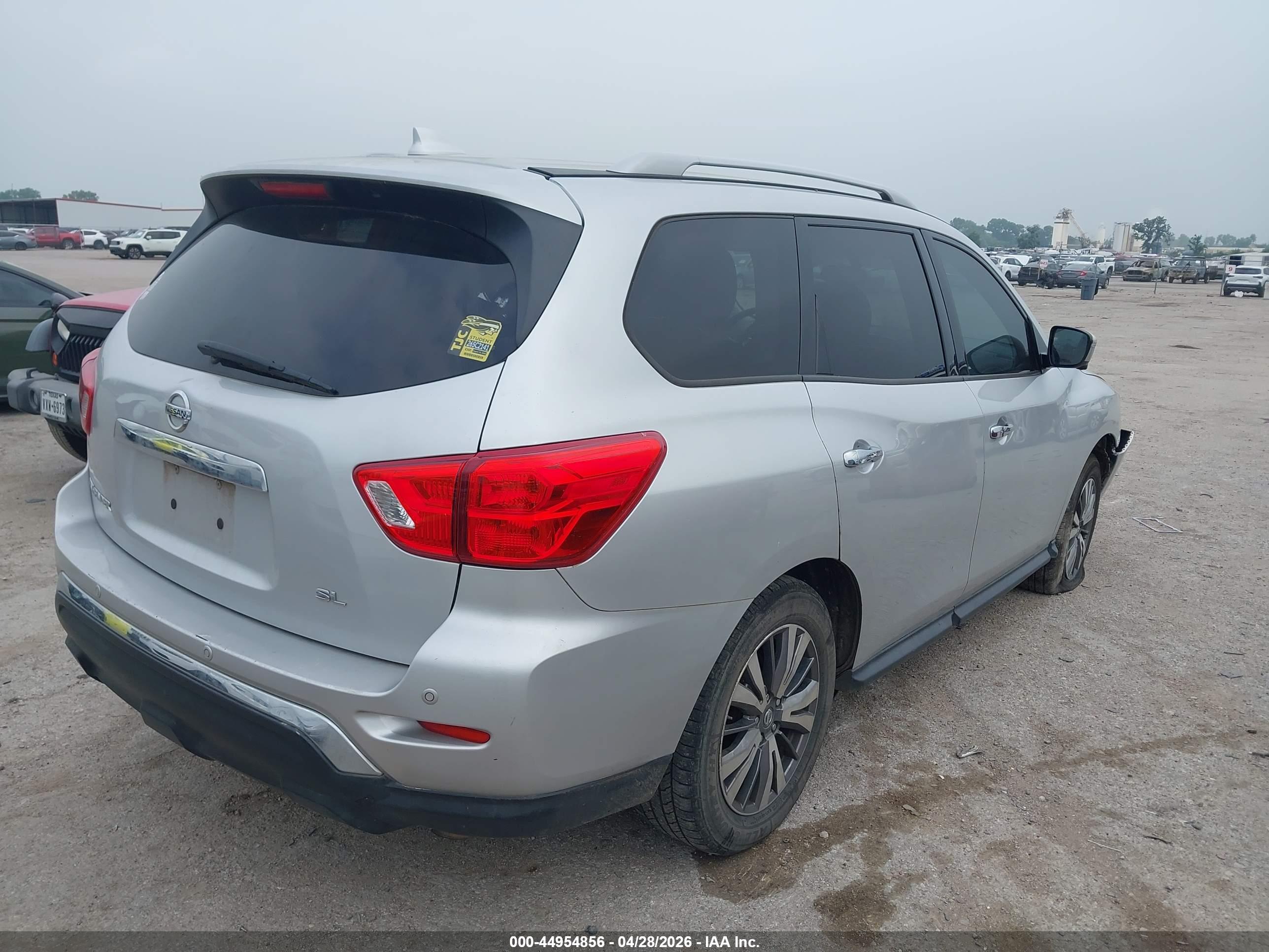 NISSAN PATHFINDER image 4