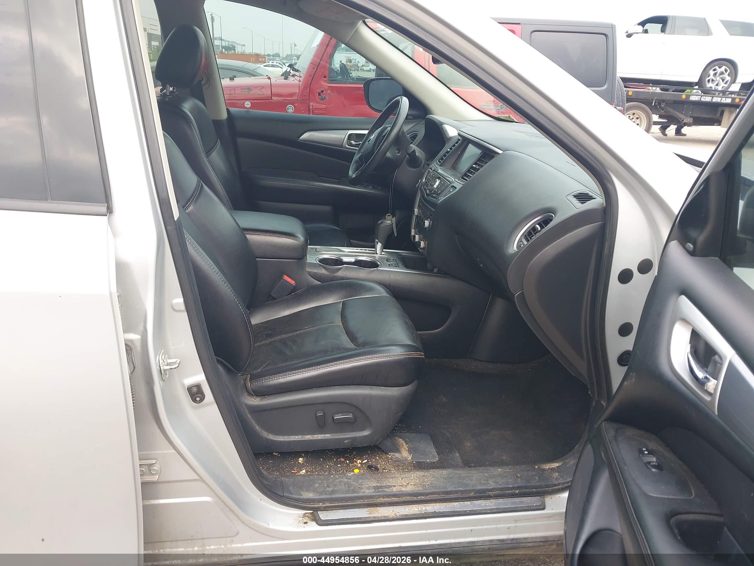 NISSAN PATHFINDER image 5