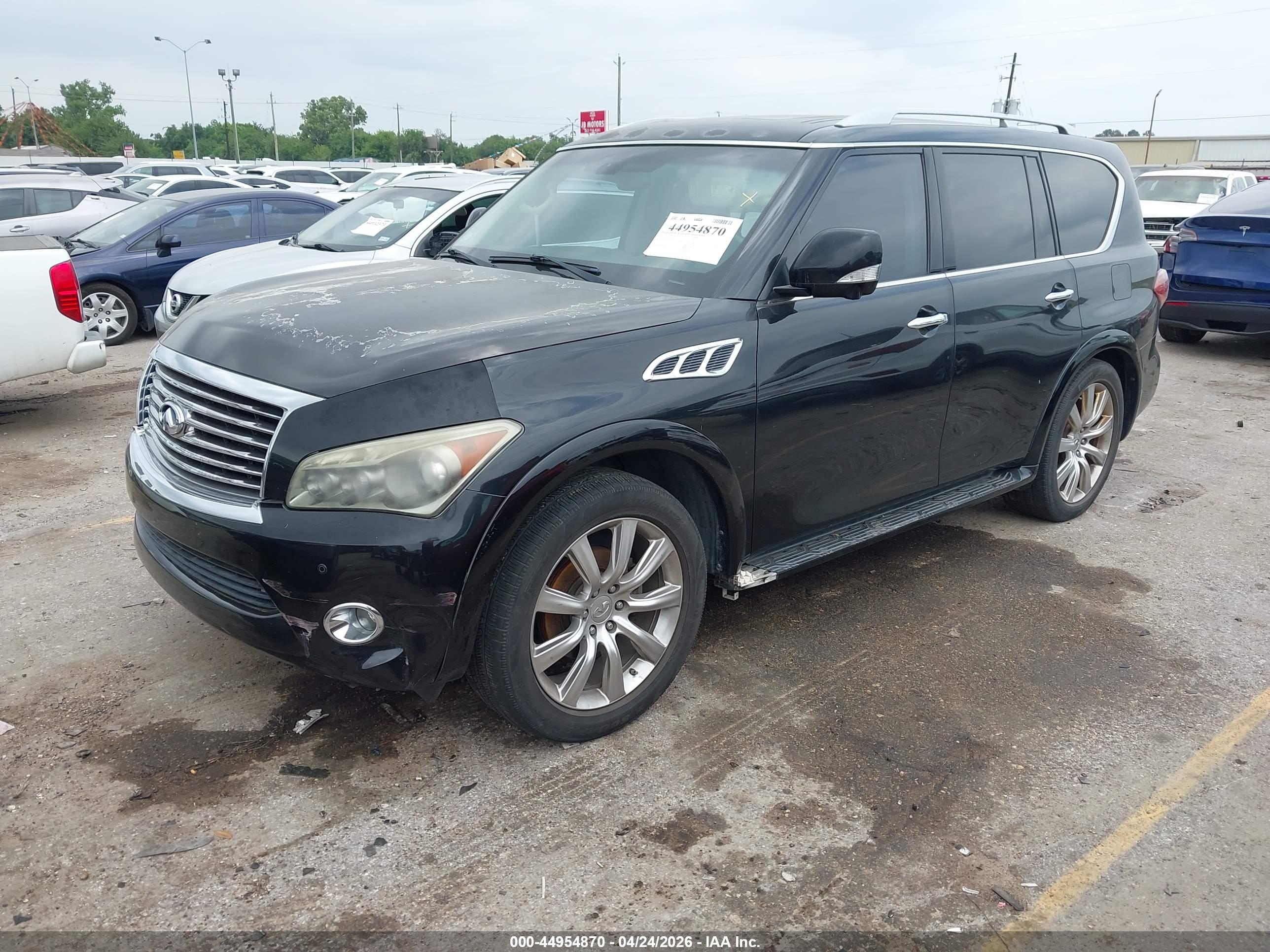 INFINITI QX56 image 2