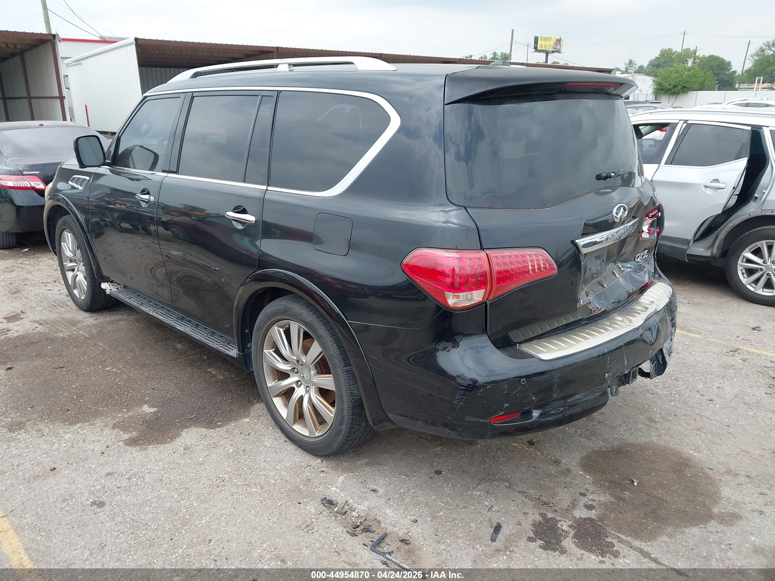 INFINITI QX56 image 3