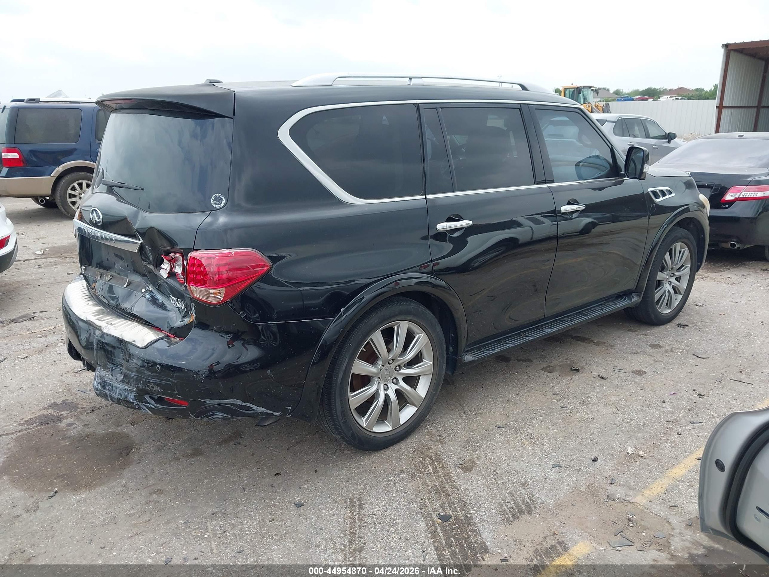 INFINITI QX56 image 4