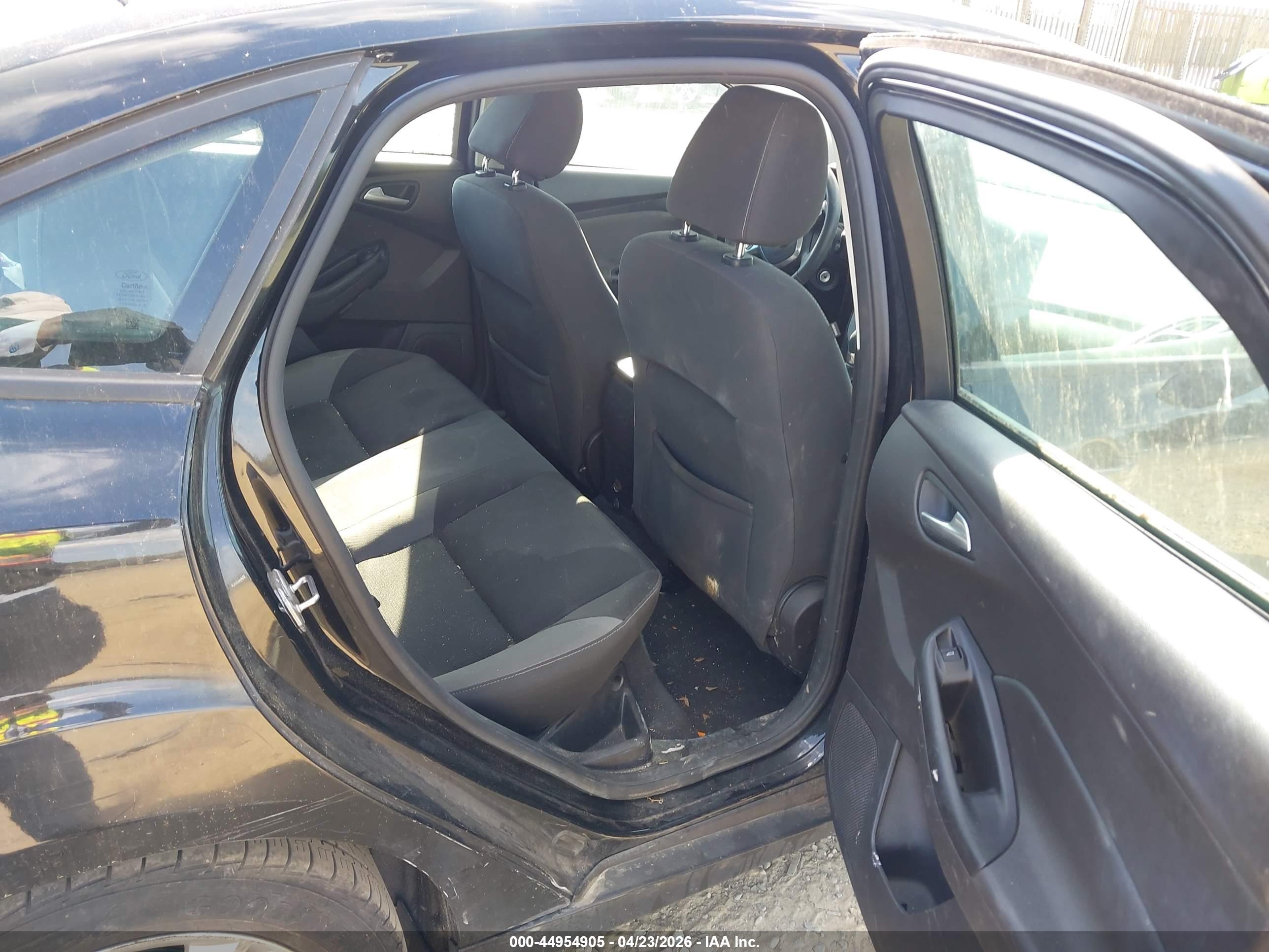 FORD FOCUS image 8