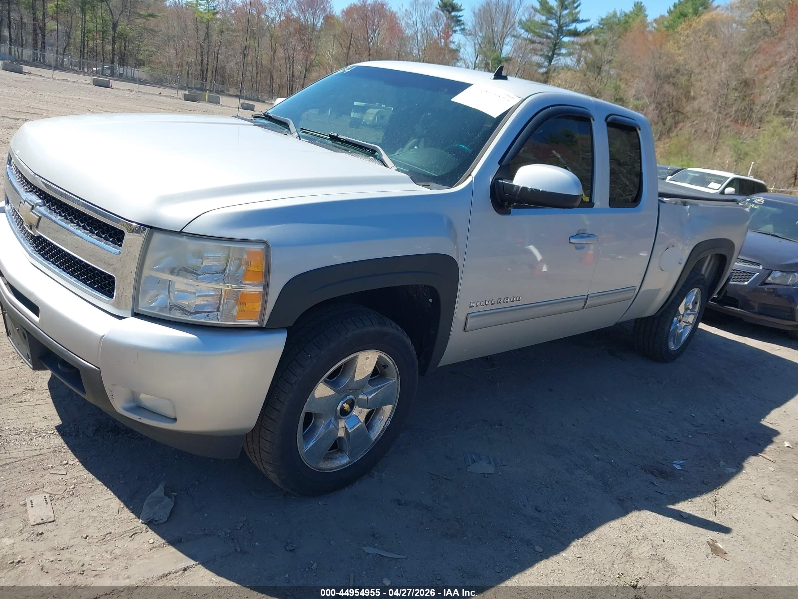 CHEVROLET SILVERADO image 2