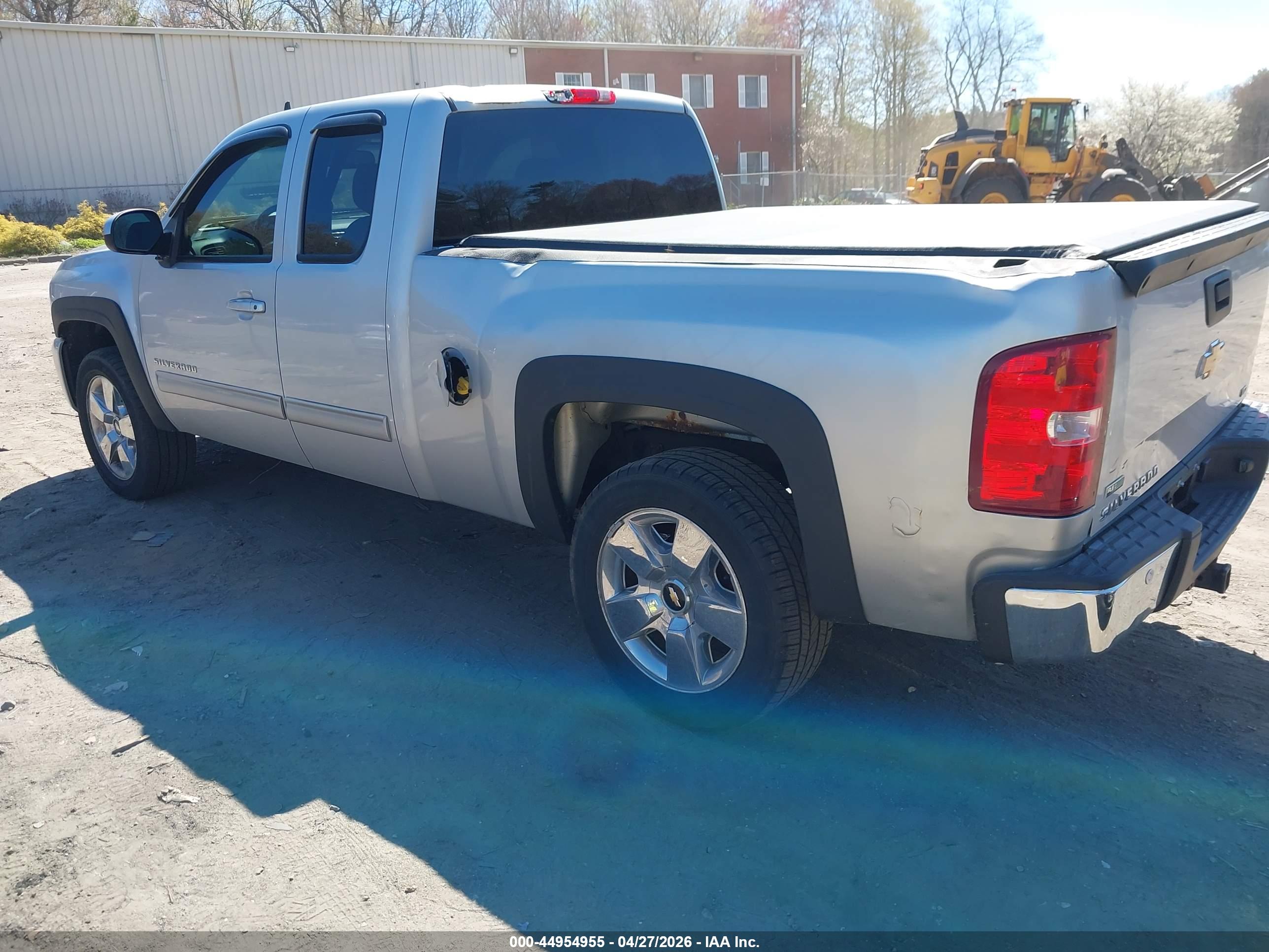 CHEVROLET SILVERADO image 3
