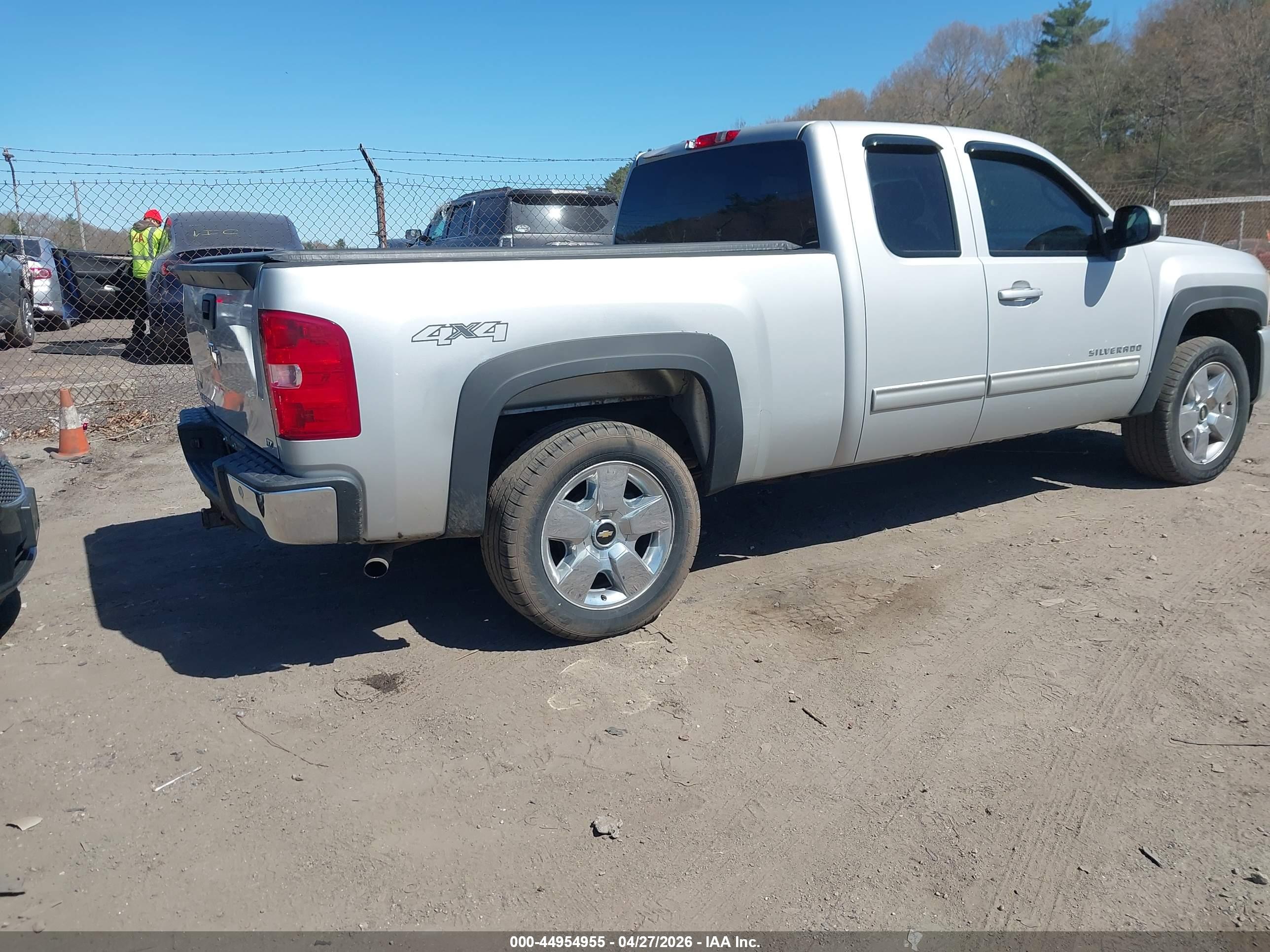 CHEVROLET SILVERADO image 4