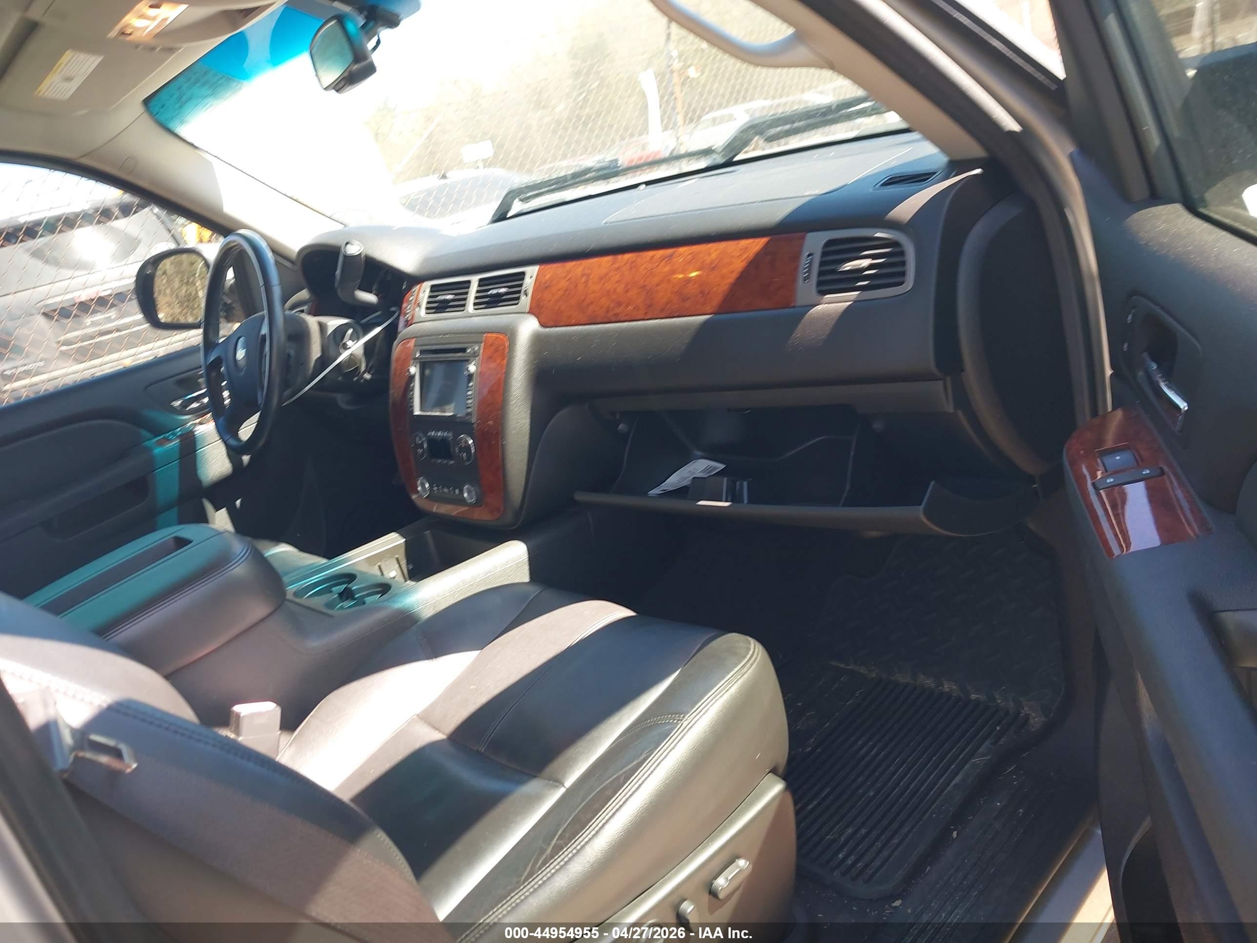 CHEVROLET SILVERADO image 5