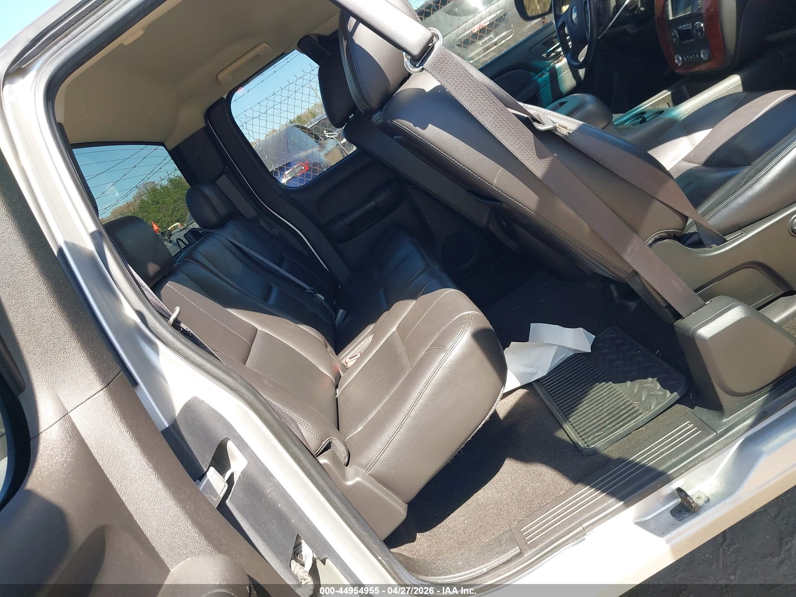CHEVROLET SILVERADO image 8