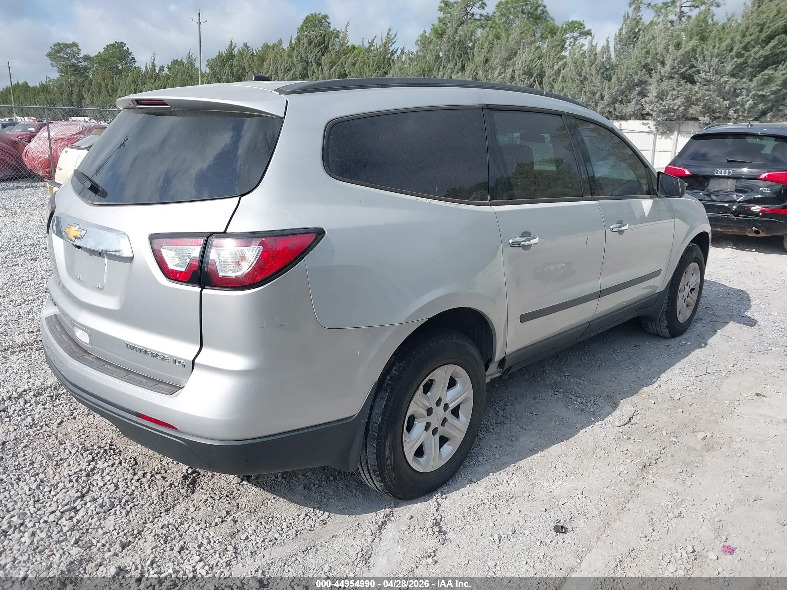 CHEVROLET TRAVERSE image 4