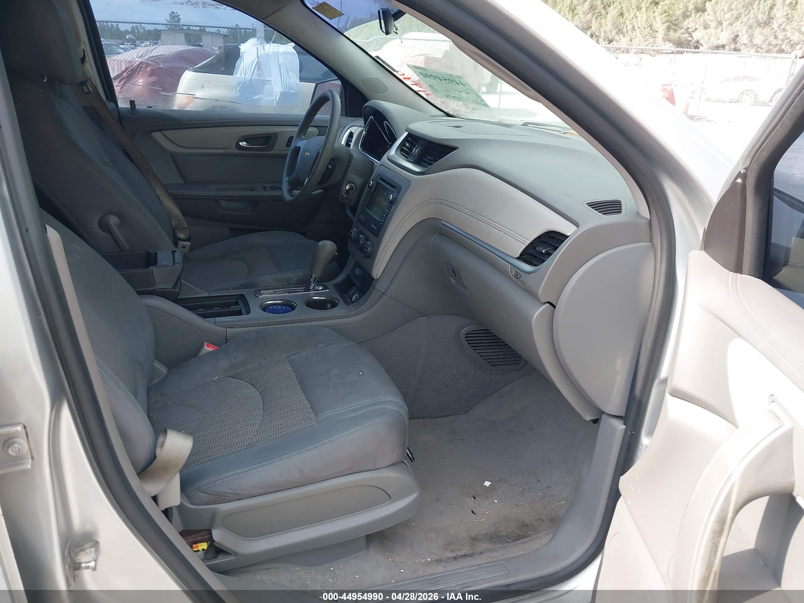 CHEVROLET TRAVERSE image 5