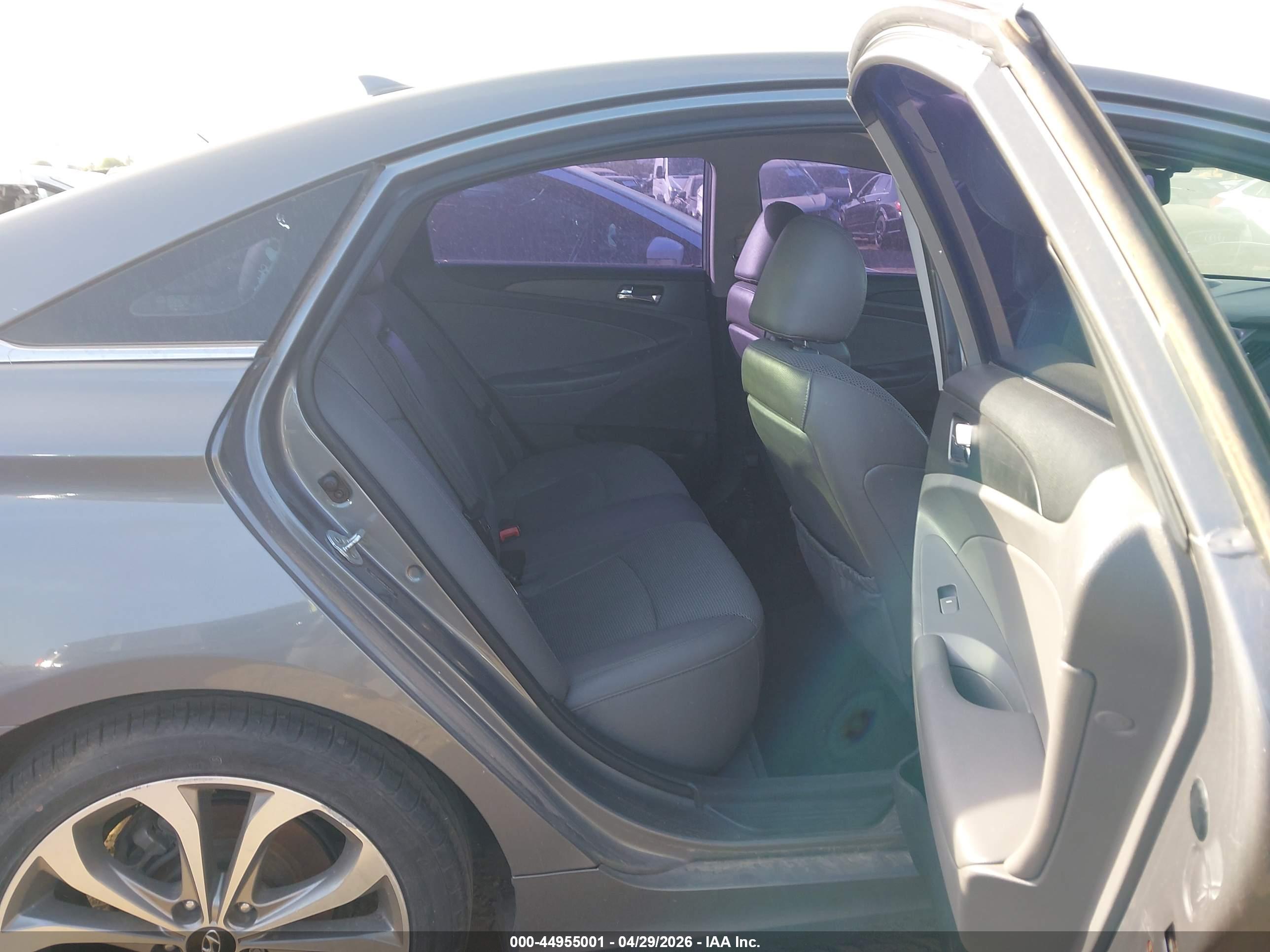 HYUNDAI SONATA image 8