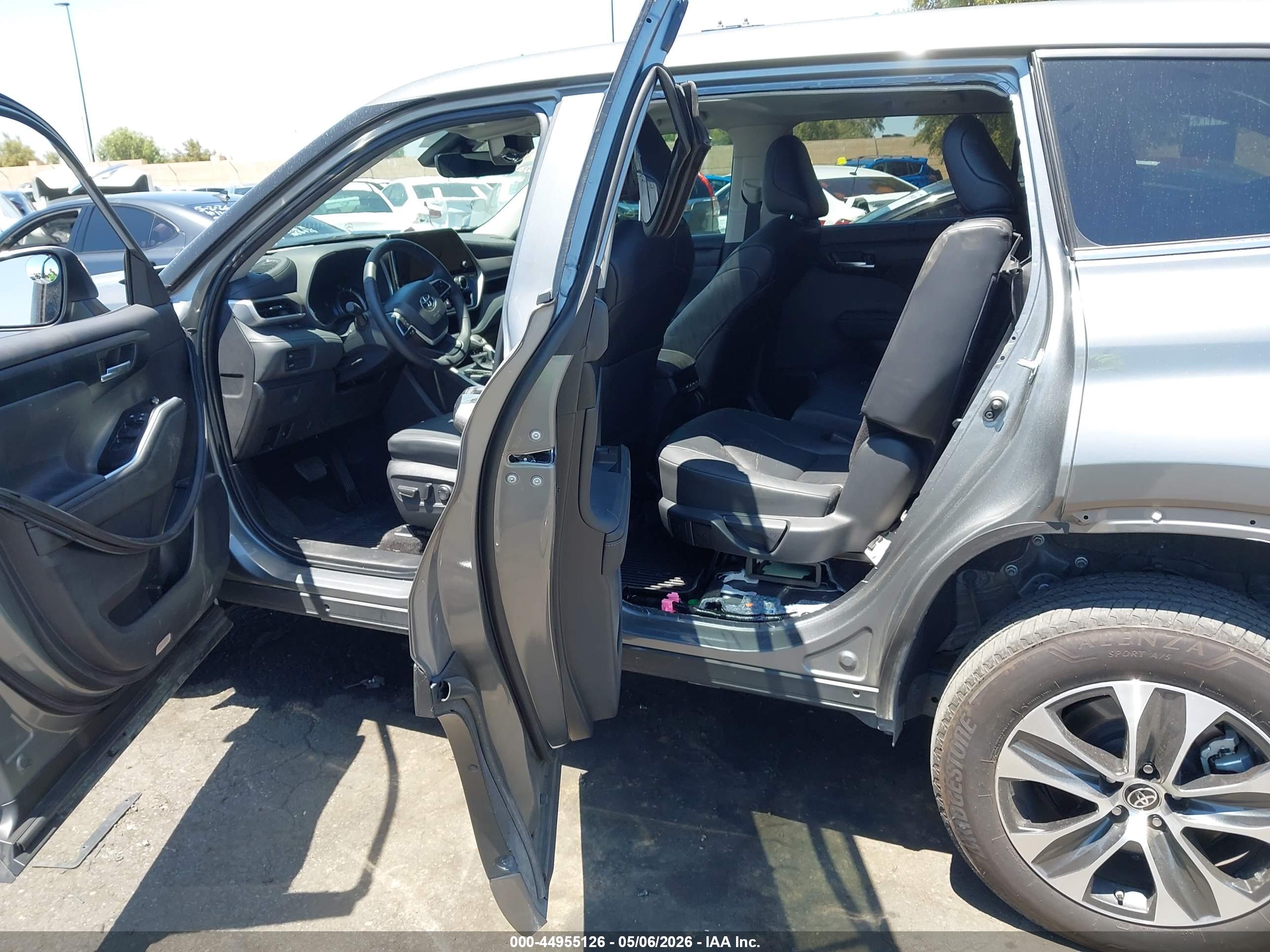 TOYOTA HIGHLANDER image 8