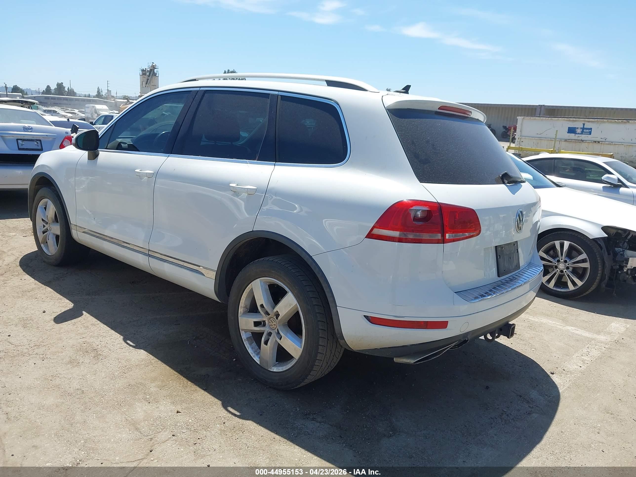 VOLKSWAGEN TOUAREG image 3