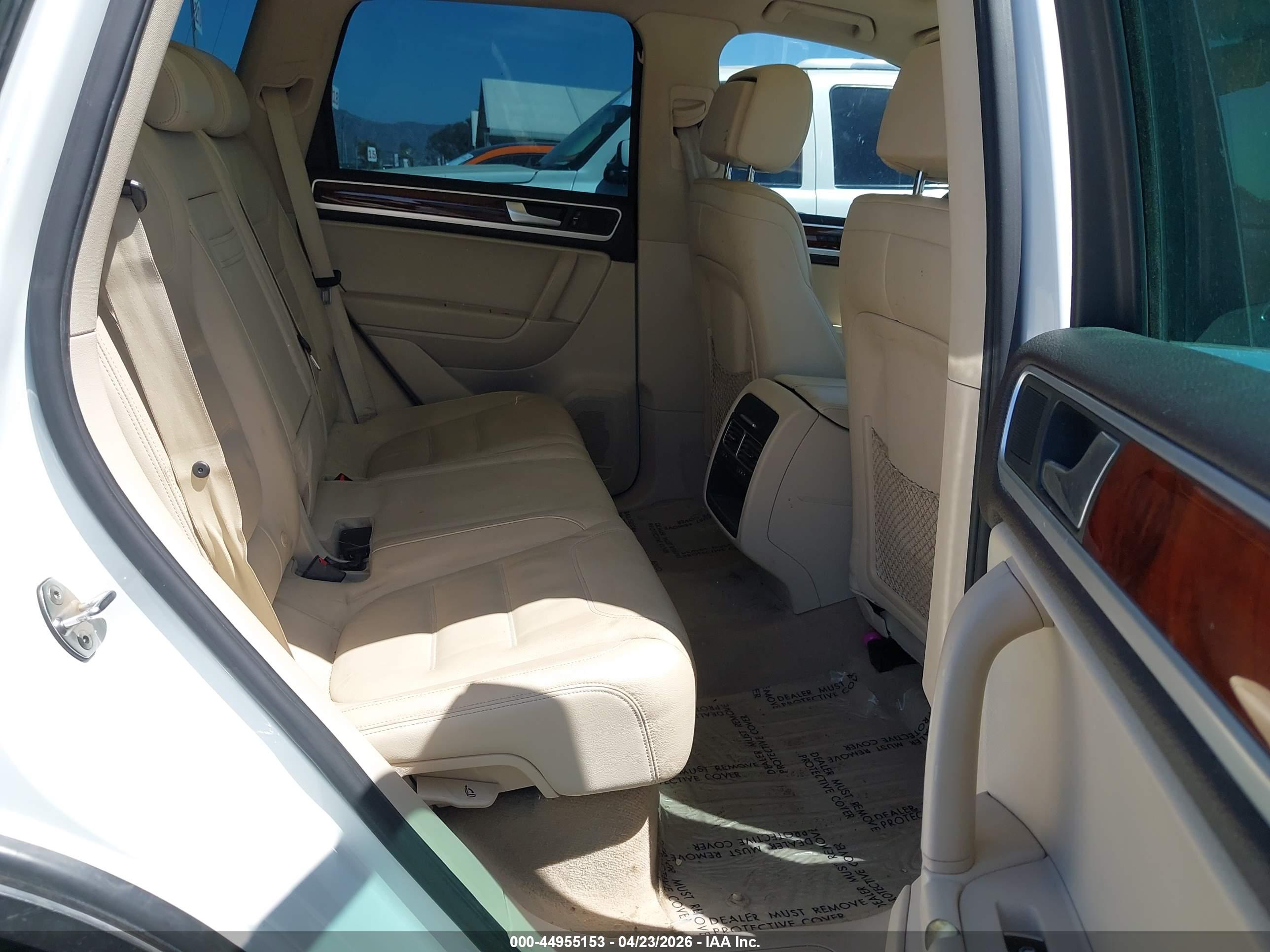 VOLKSWAGEN TOUAREG image 8