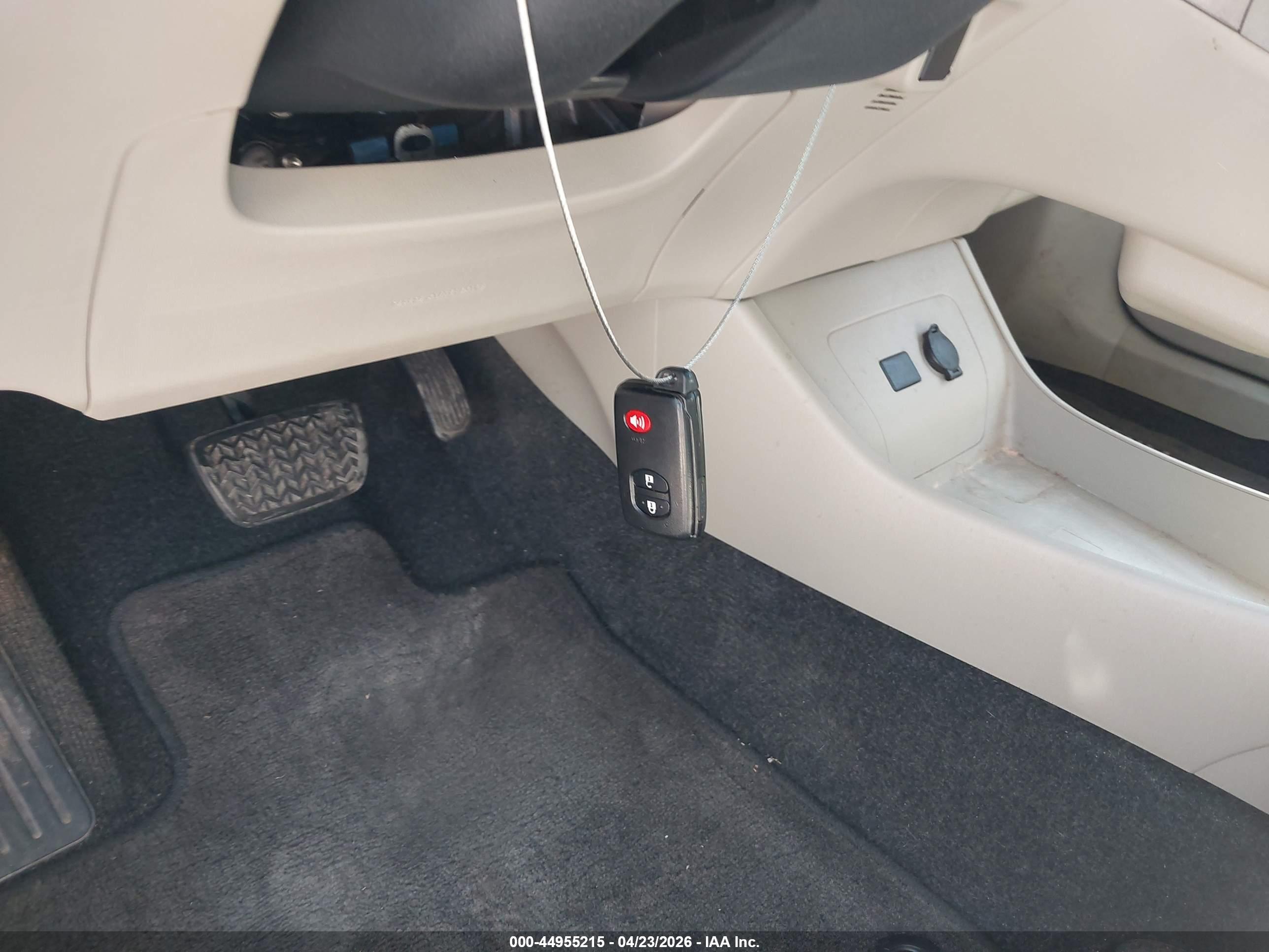 TOYOTA PRIUS image 11