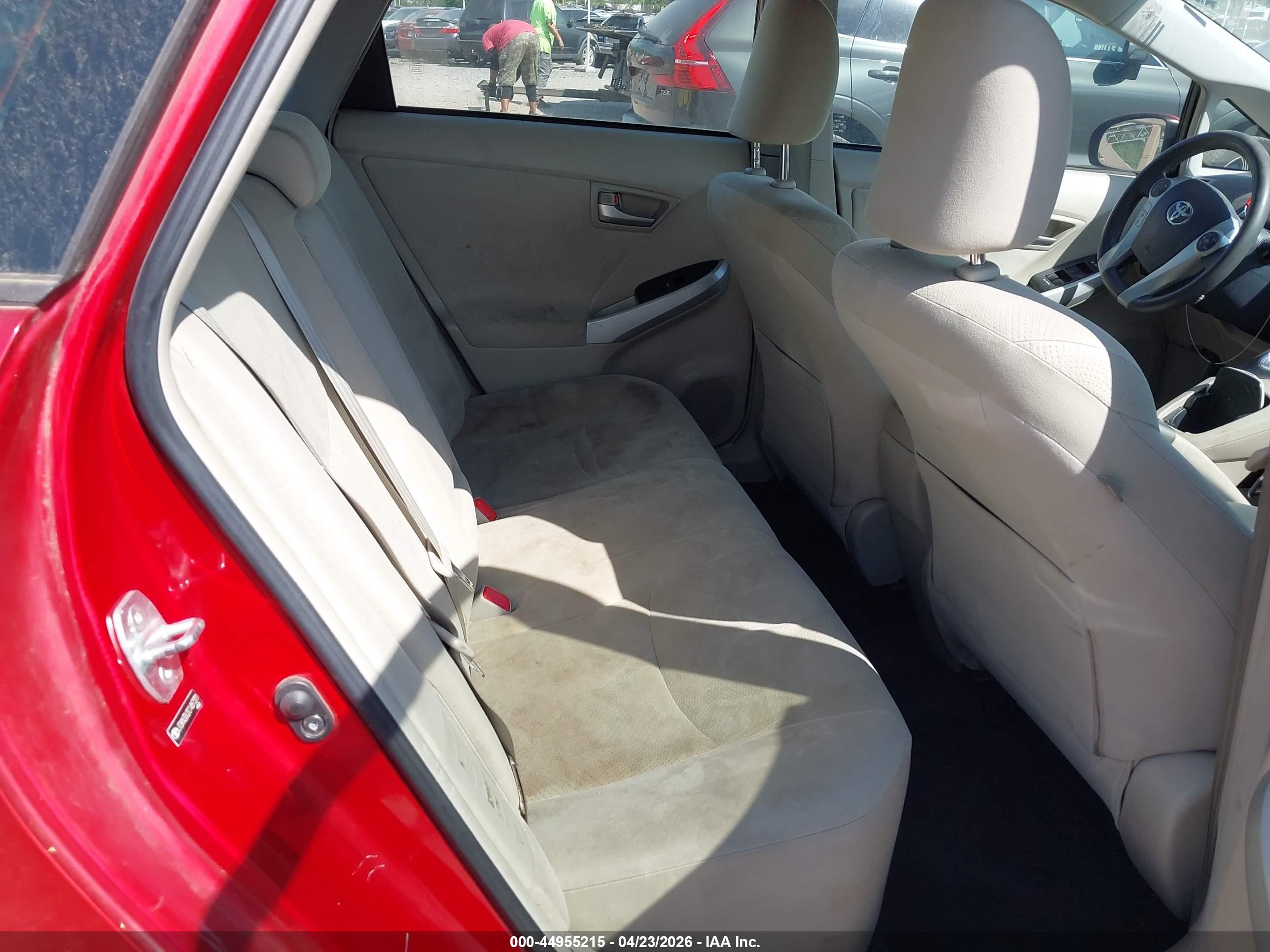 TOYOTA PRIUS image 8