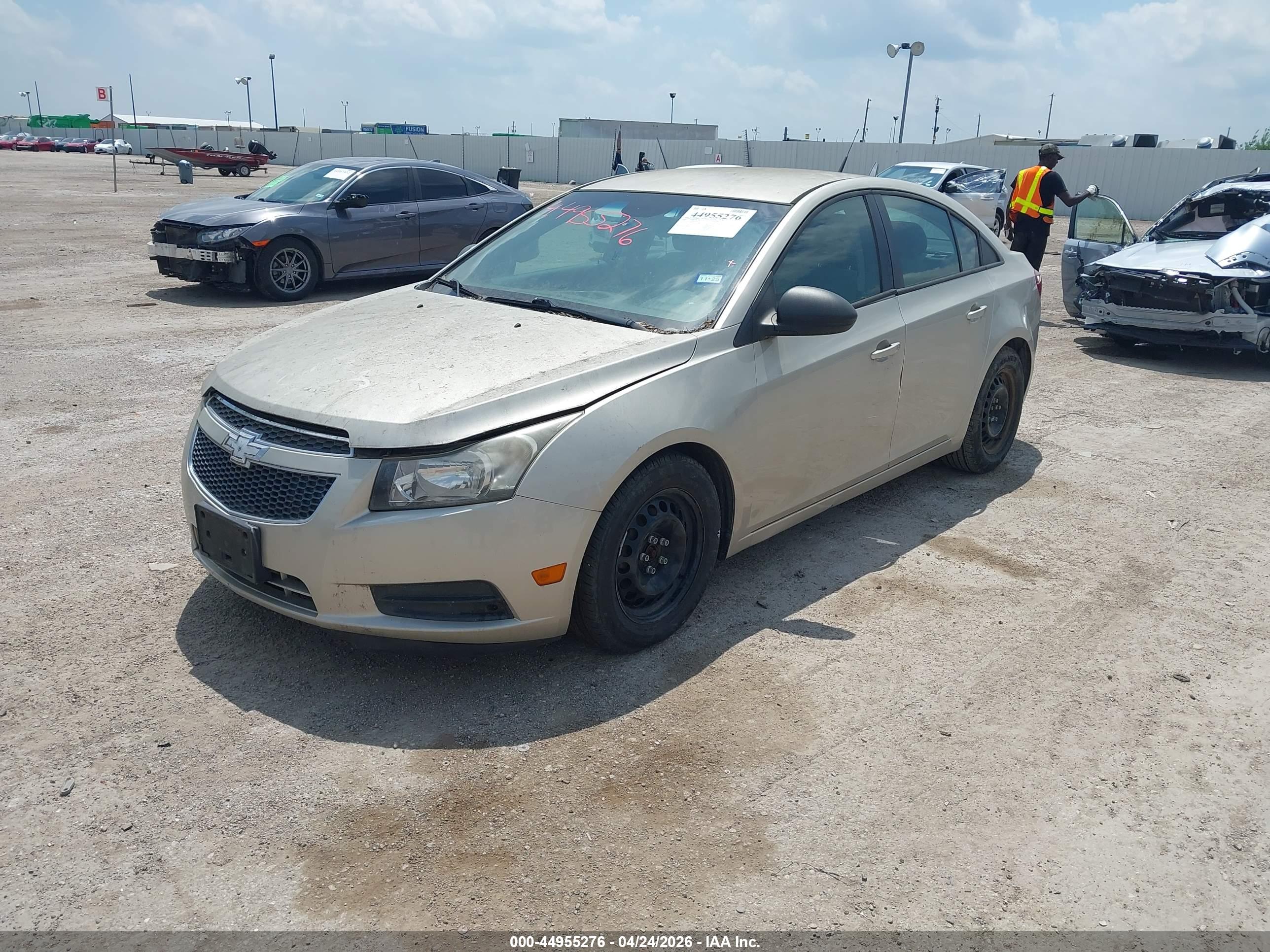CHEVROLET CRUZE image 2