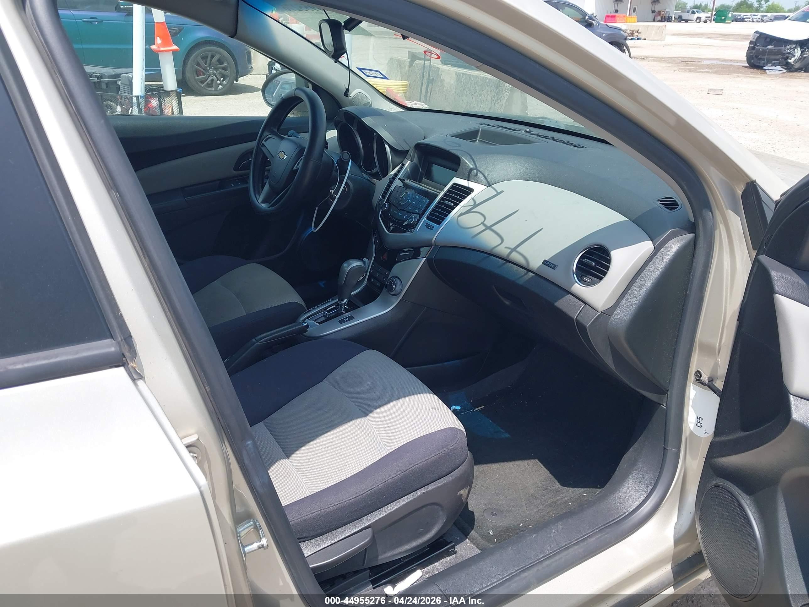 CHEVROLET CRUZE image 5