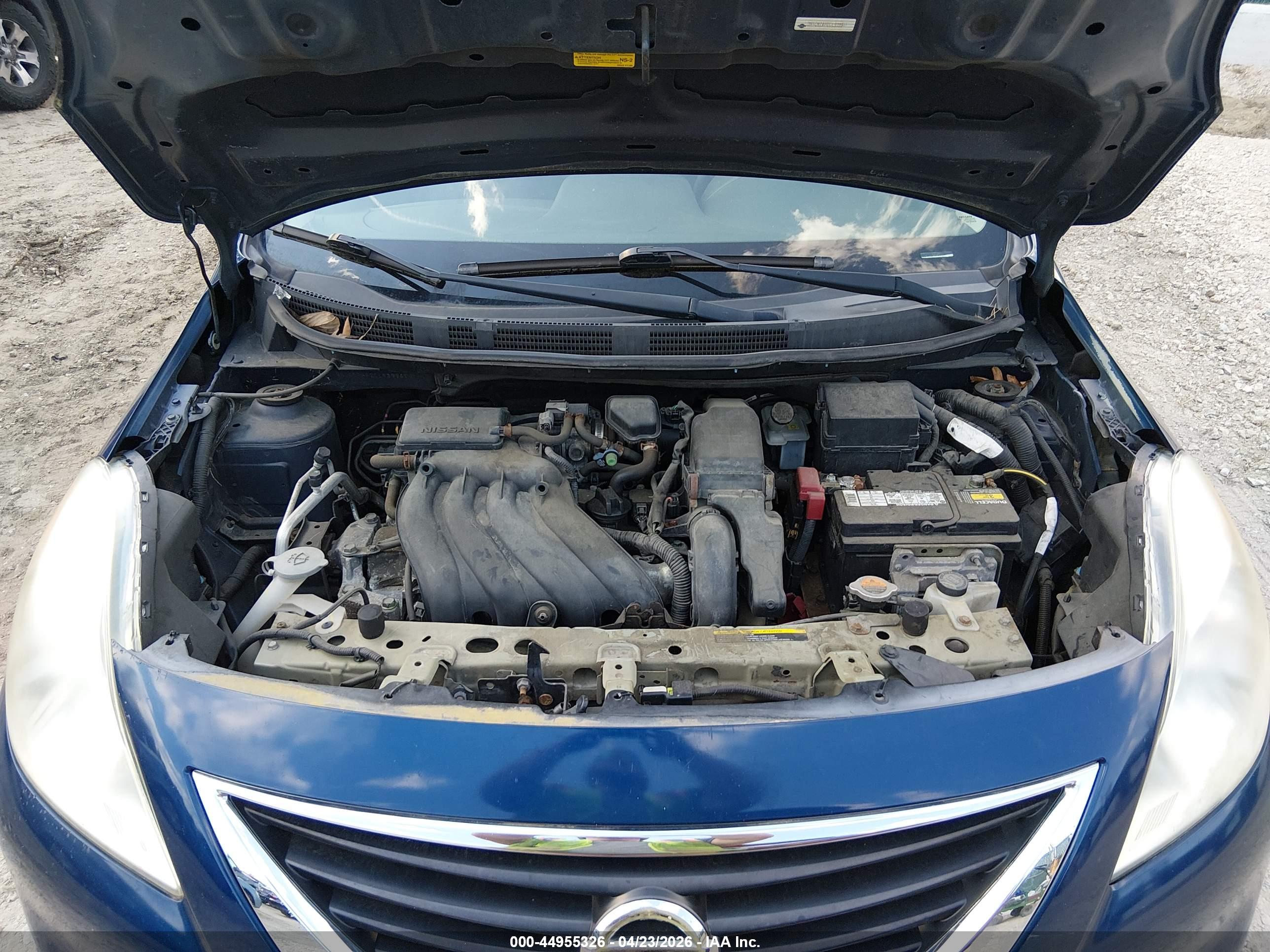 NISSAN VERSA image 10