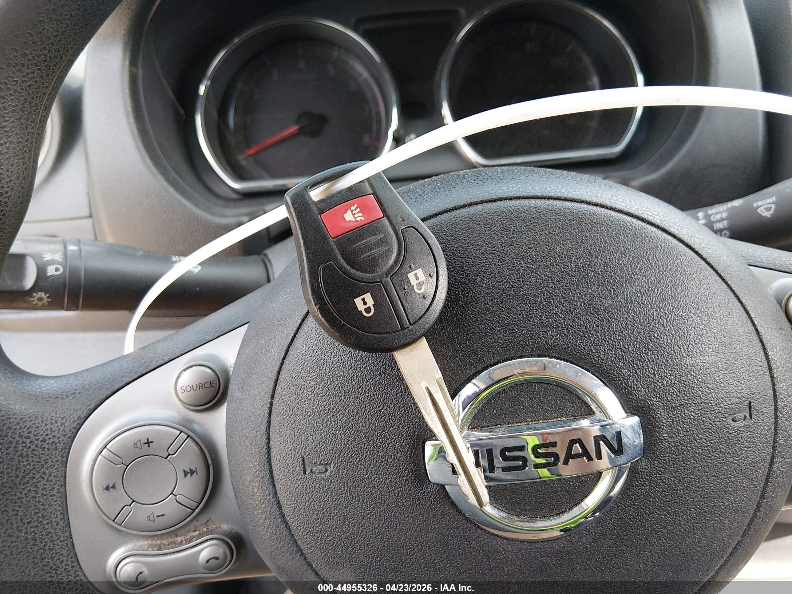 NISSAN VERSA image 11