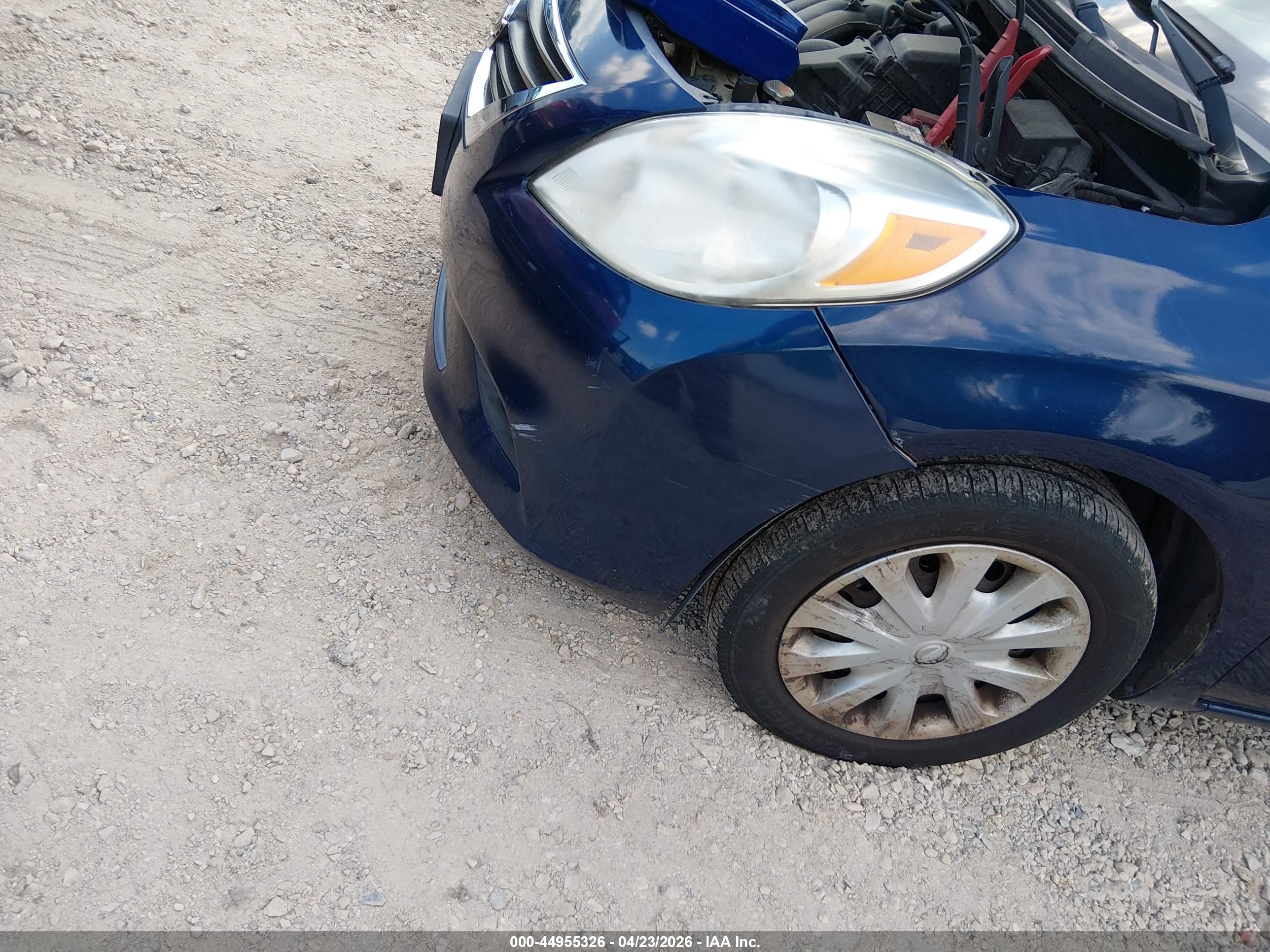 NISSAN VERSA image 6