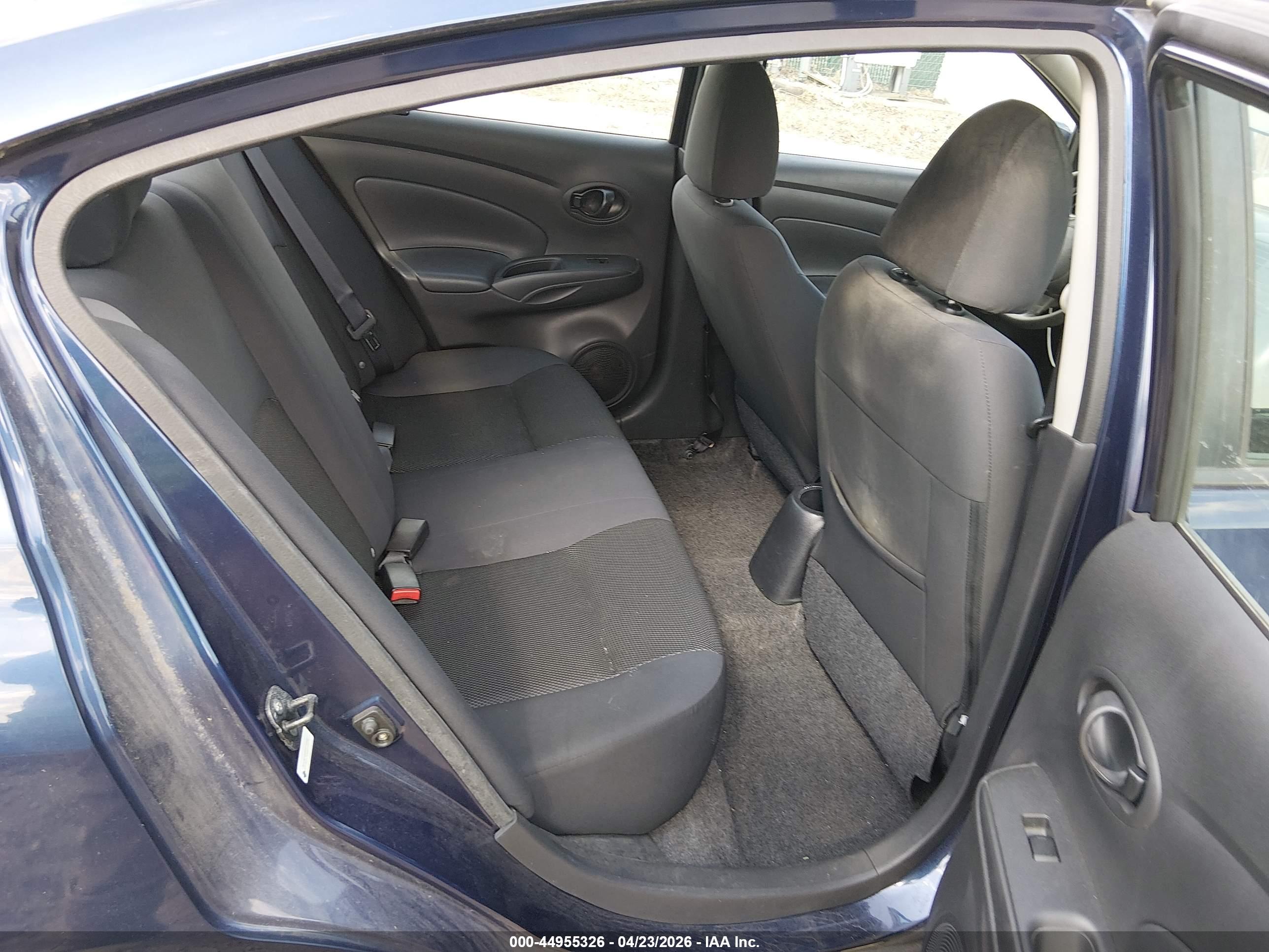 NISSAN VERSA image 8