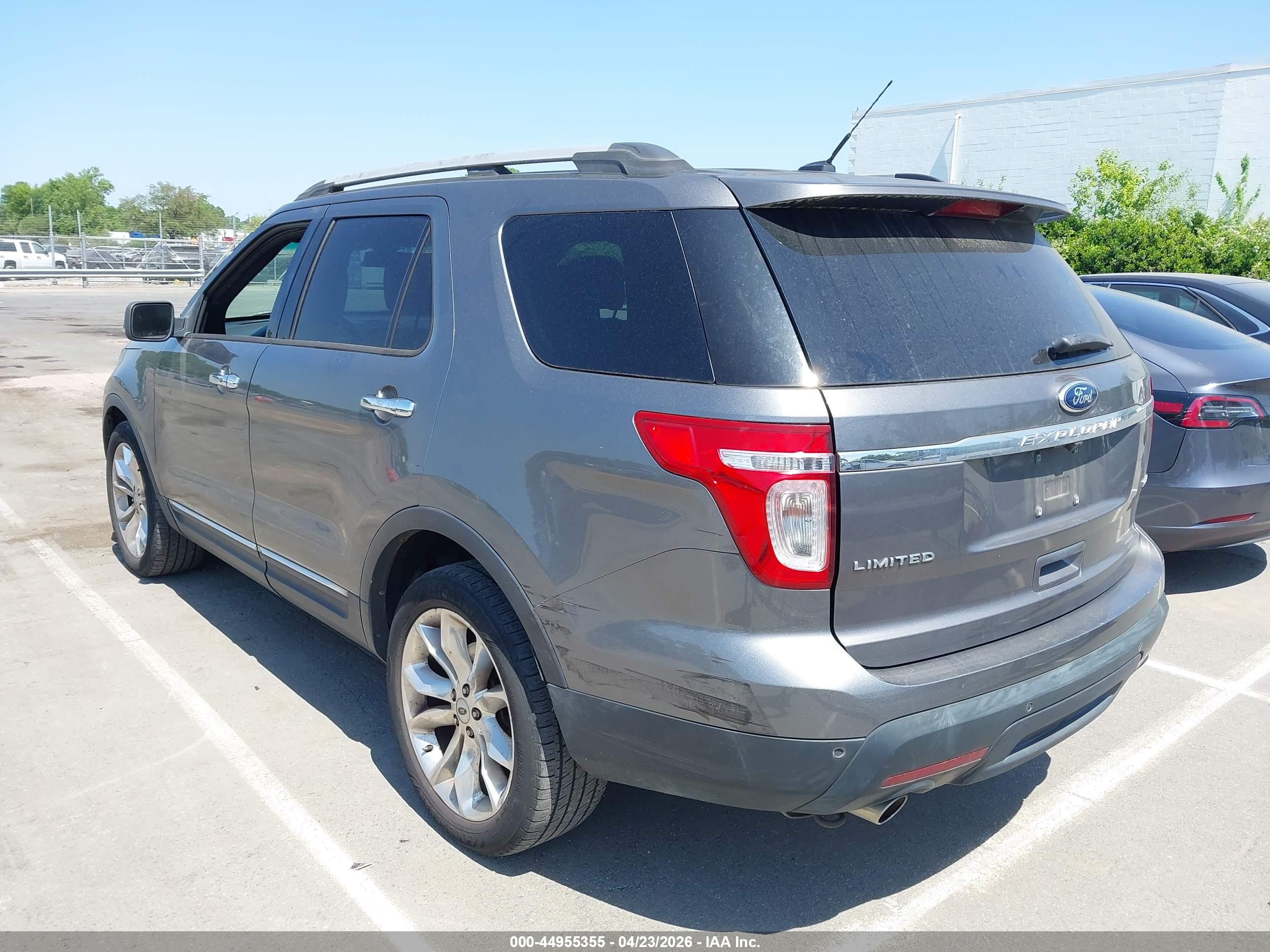 FORD EXPLORER image 3