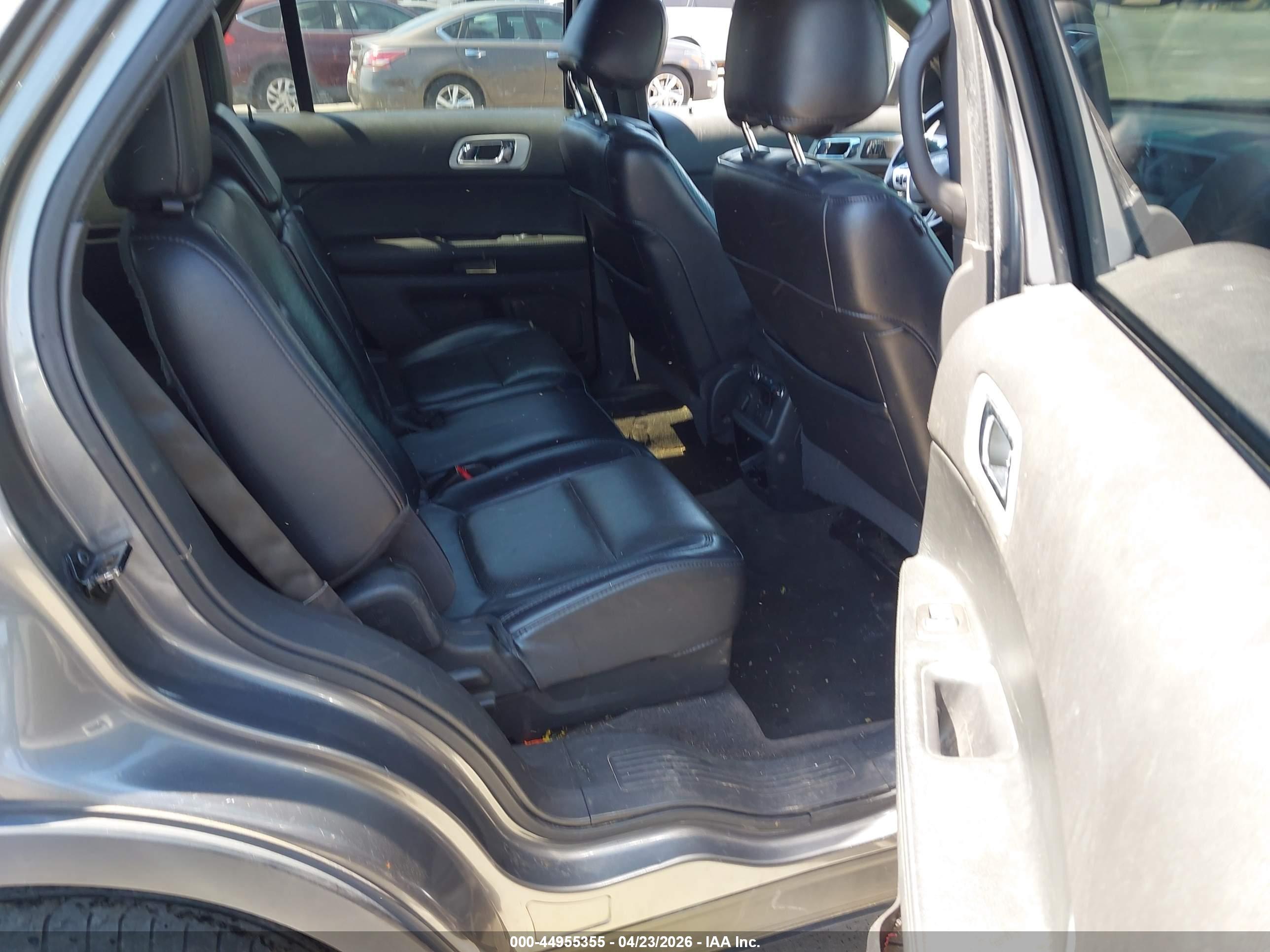 FORD EXPLORER image 8