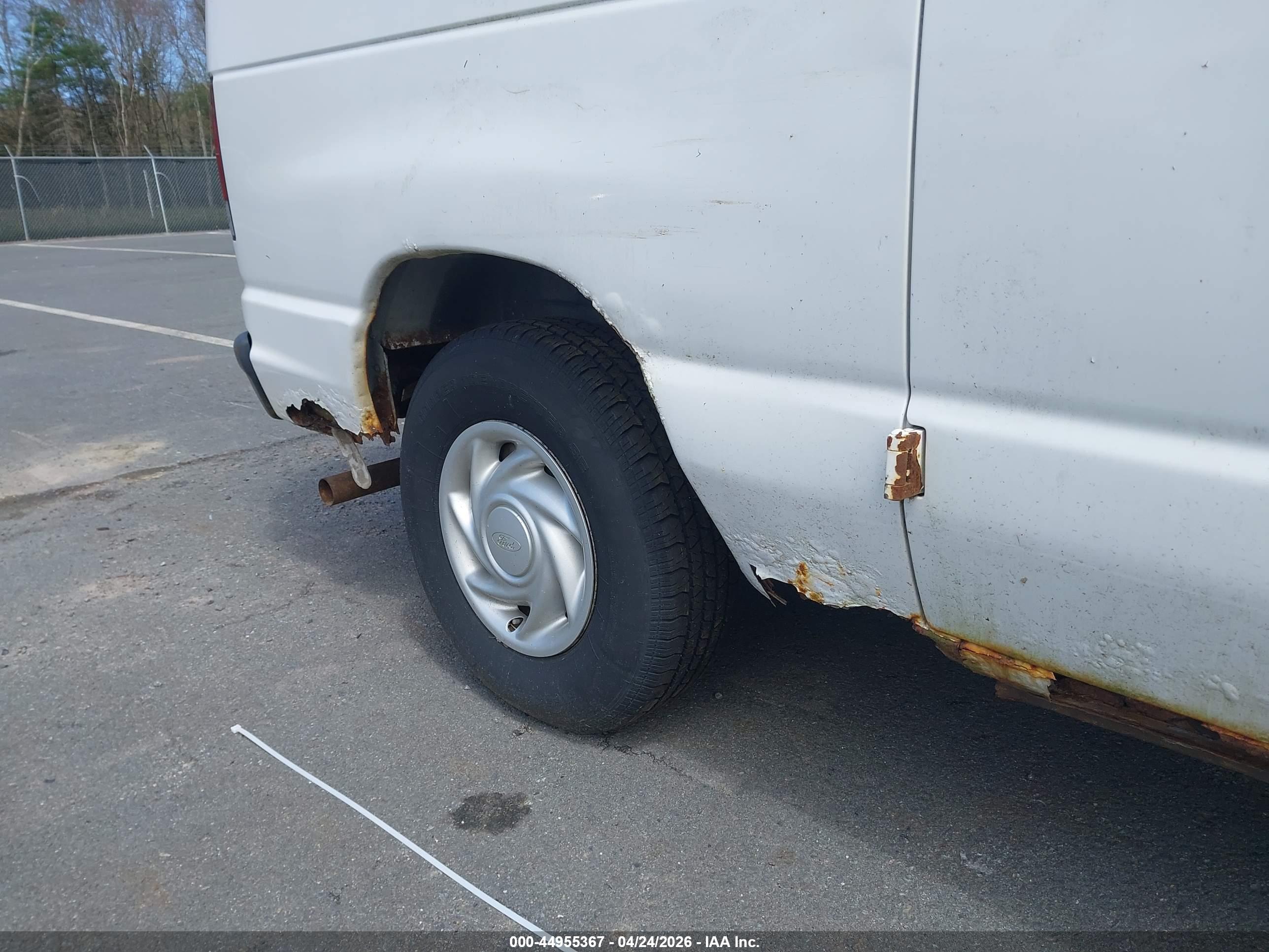 FORD E-150 image 6