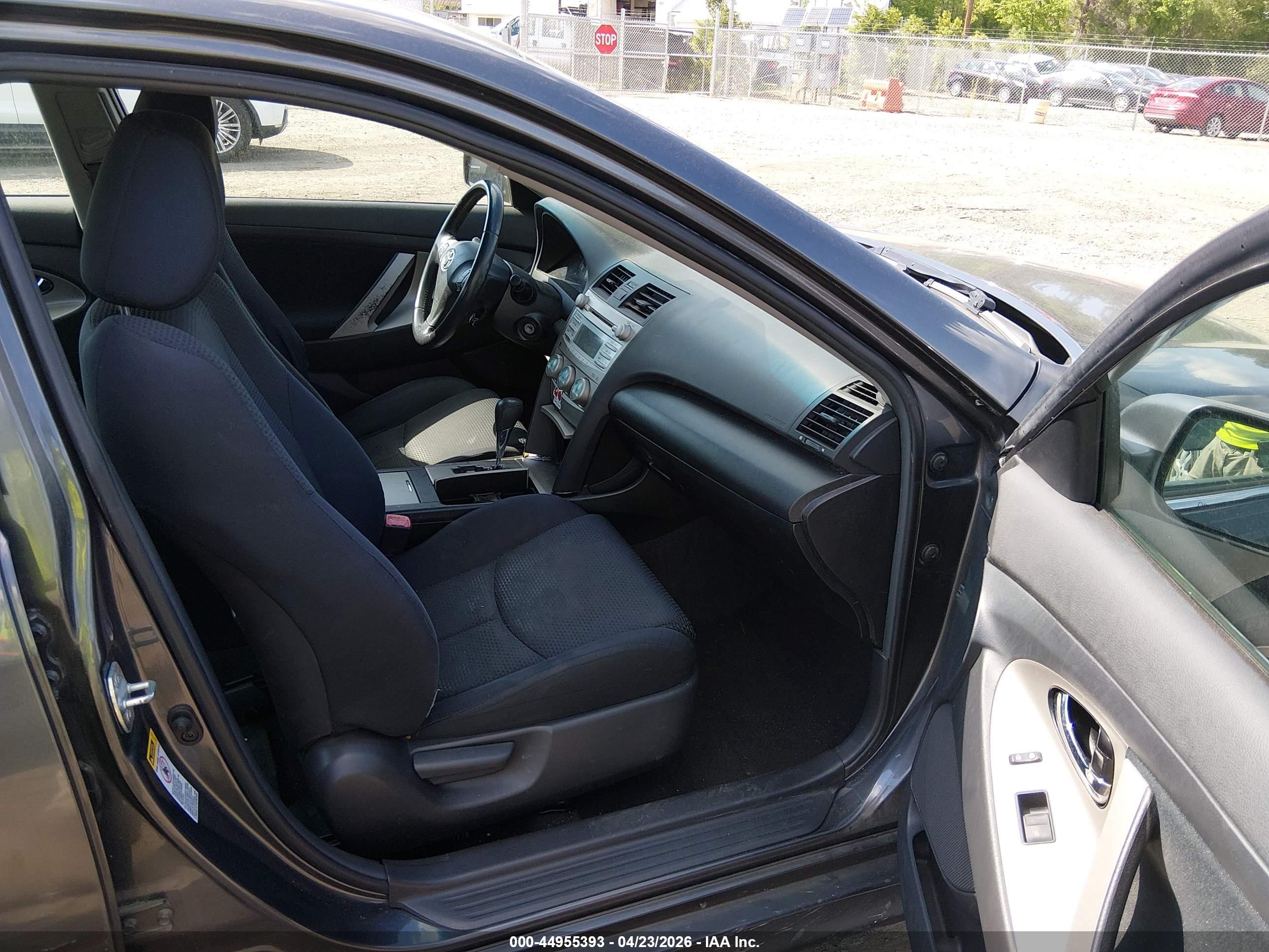 TOYOTA CAMRY image 5