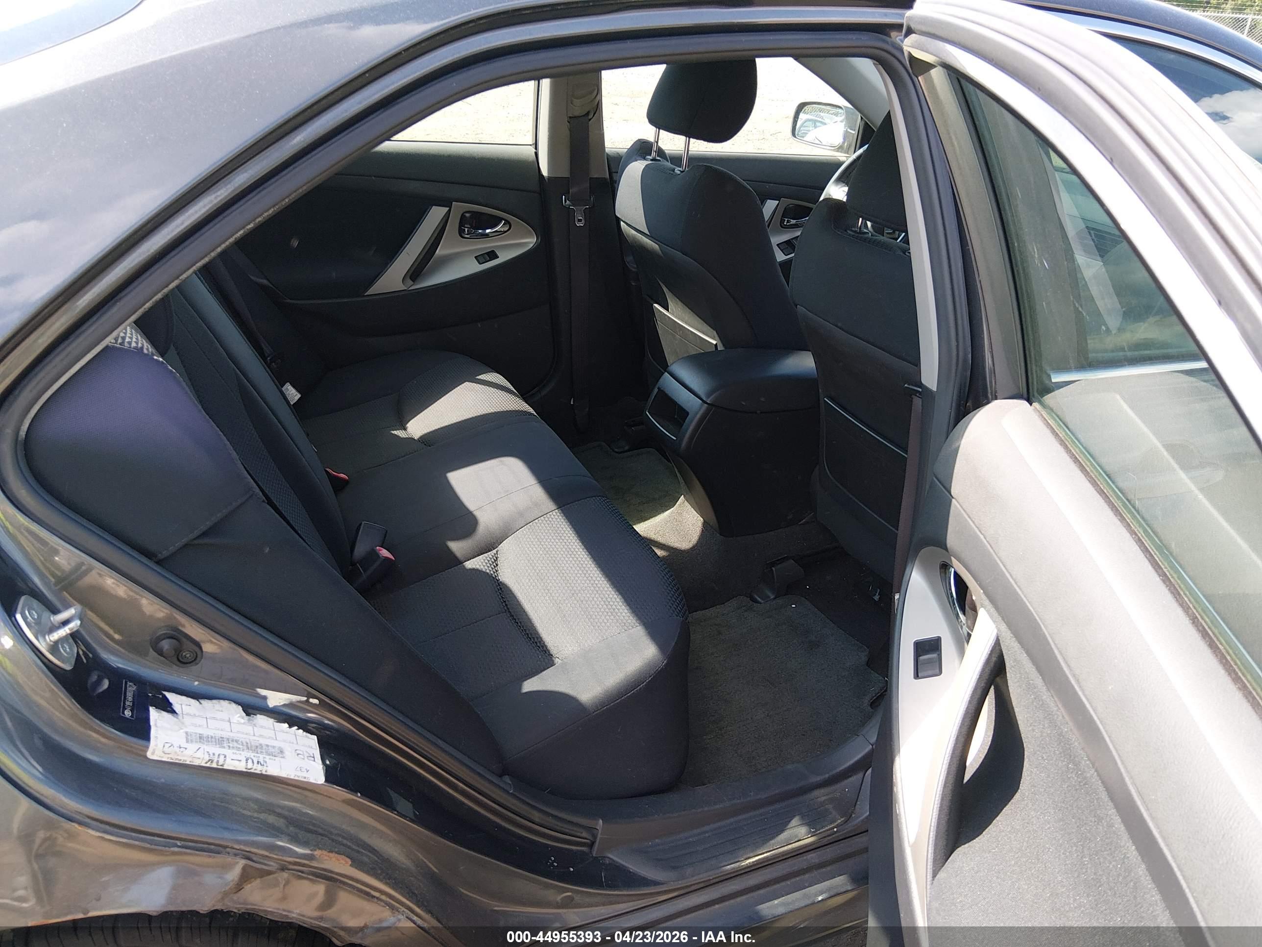 TOYOTA CAMRY image 8
