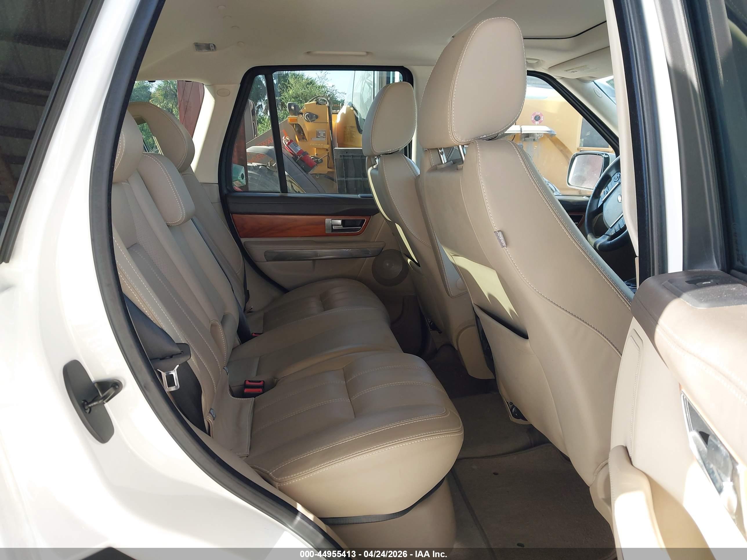 LAND ROVER image 8