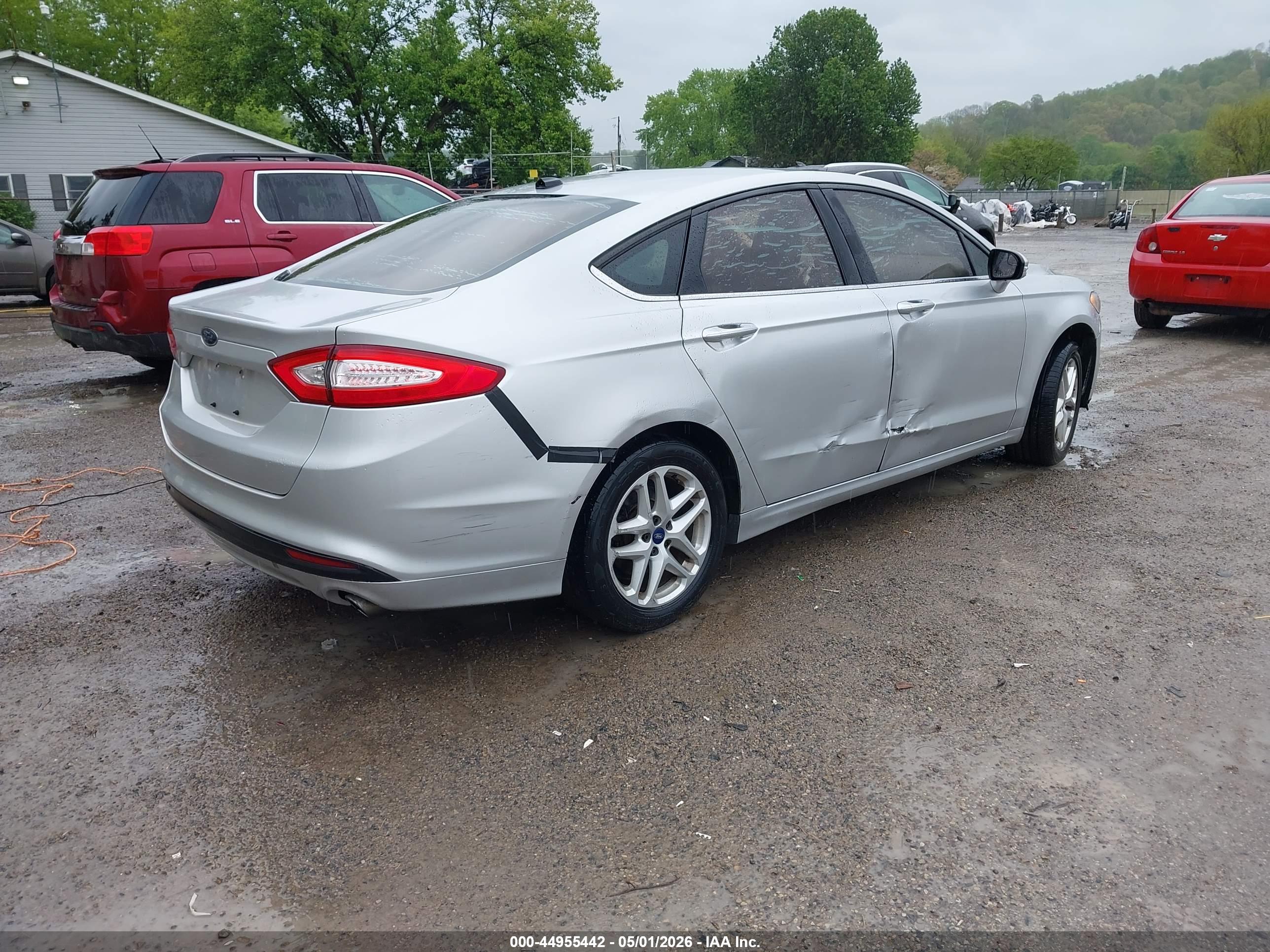 FORD FUSION image 4