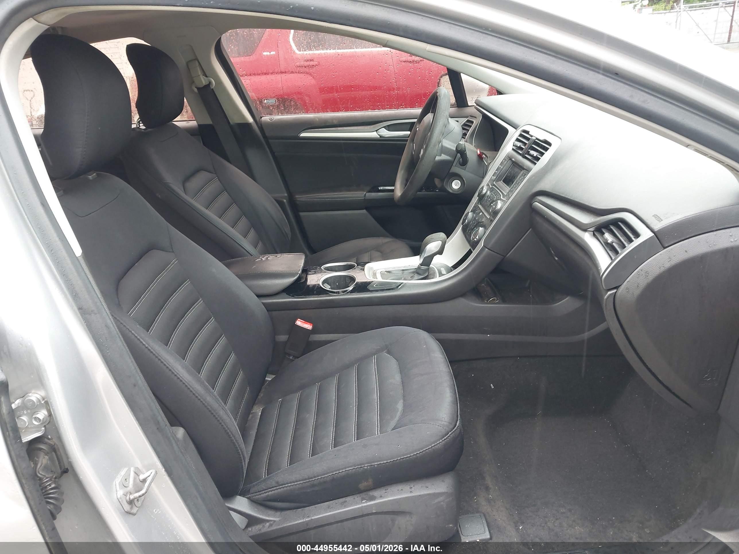 FORD FUSION image 5