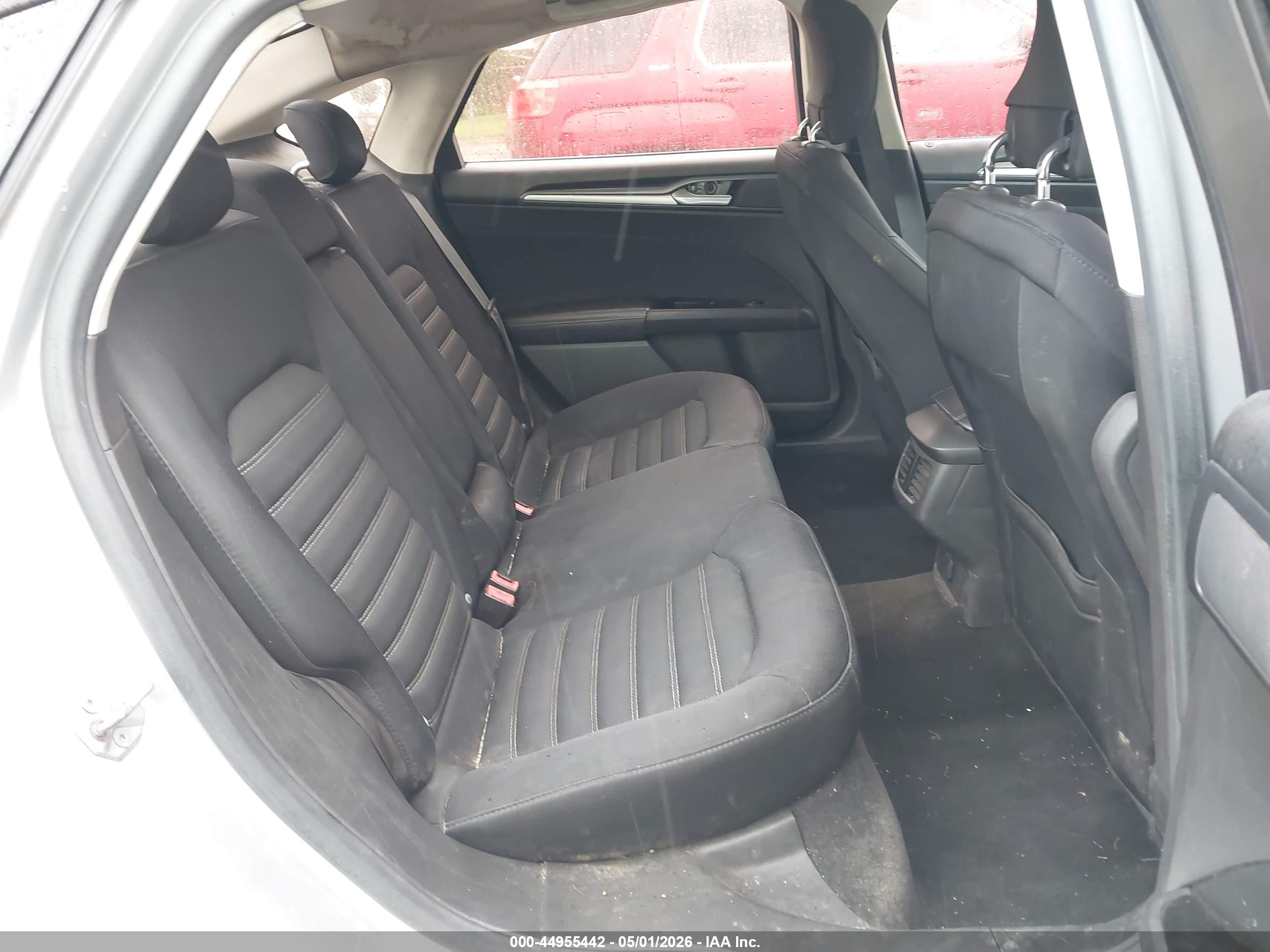 FORD FUSION image 8