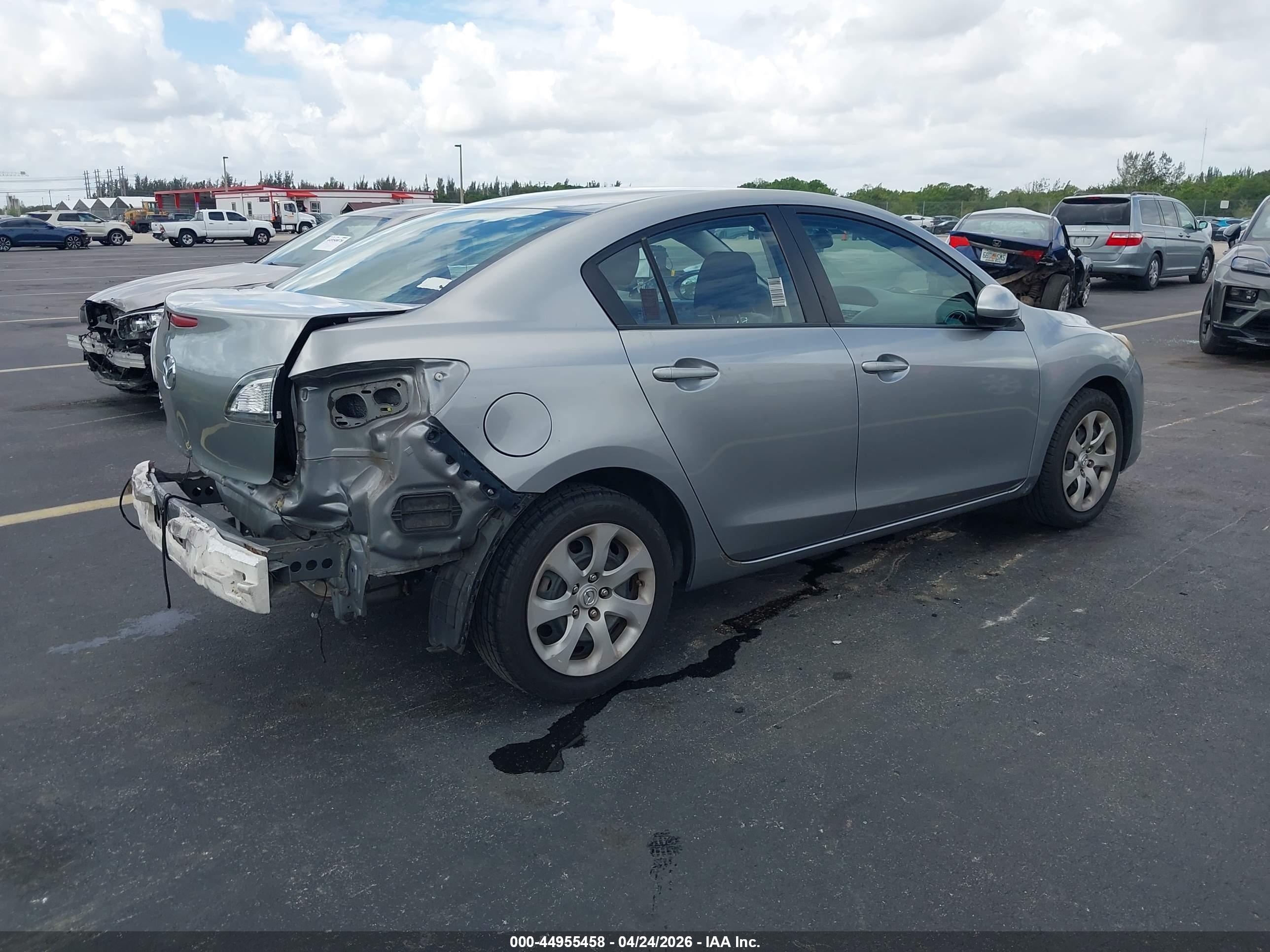 MAZDA MAZDA3 image 4