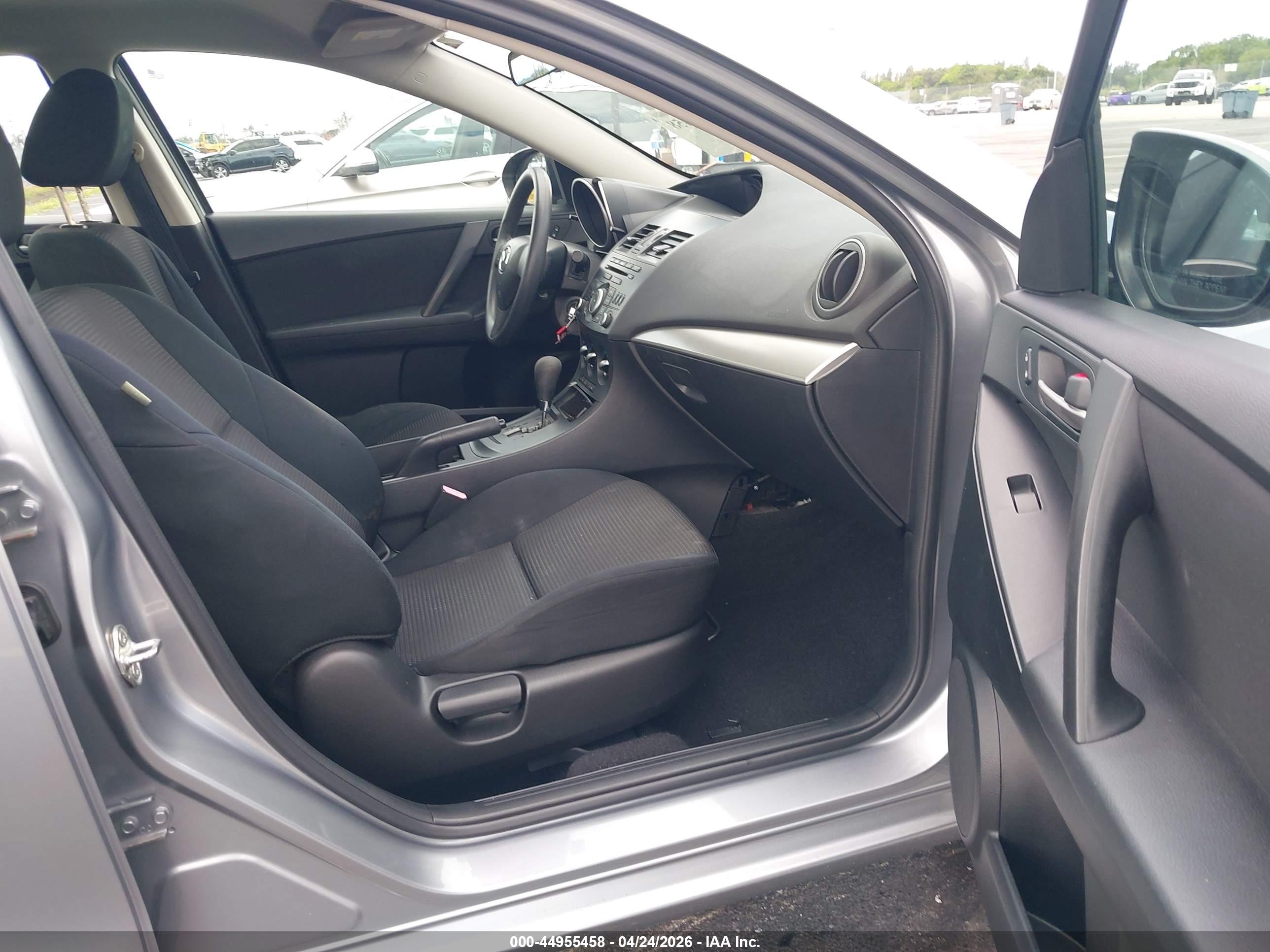 MAZDA MAZDA3 image 5