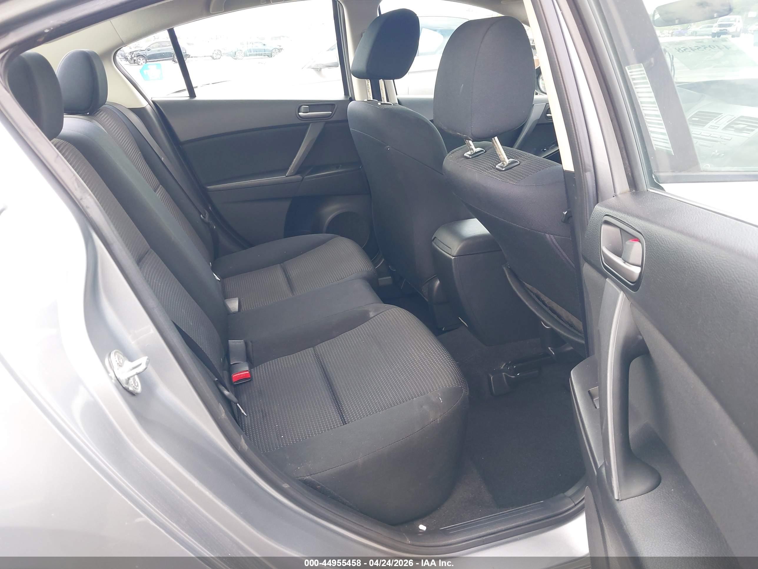MAZDA MAZDA3 image 8