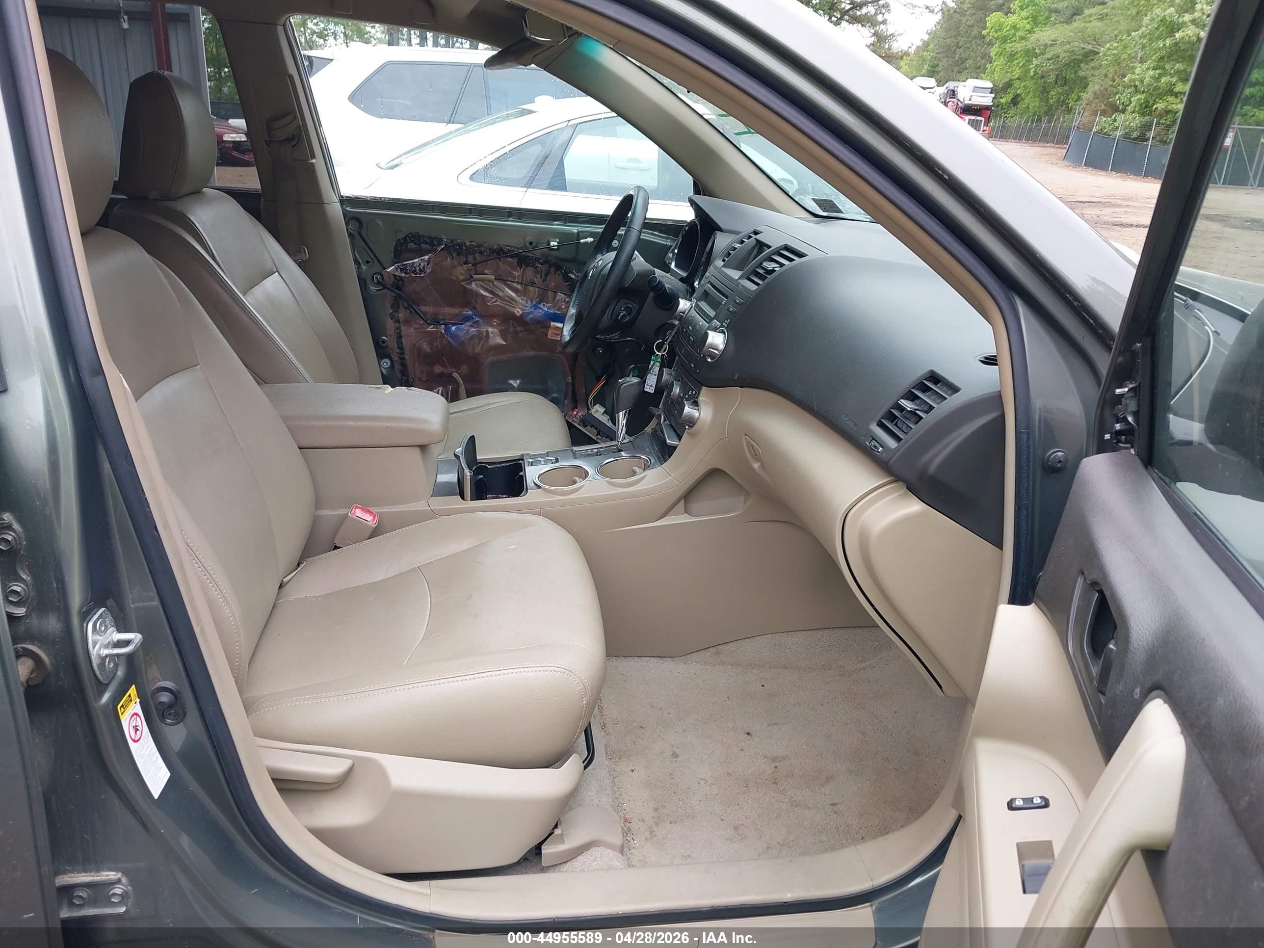 TOYOTA HIGHLANDER image 5
