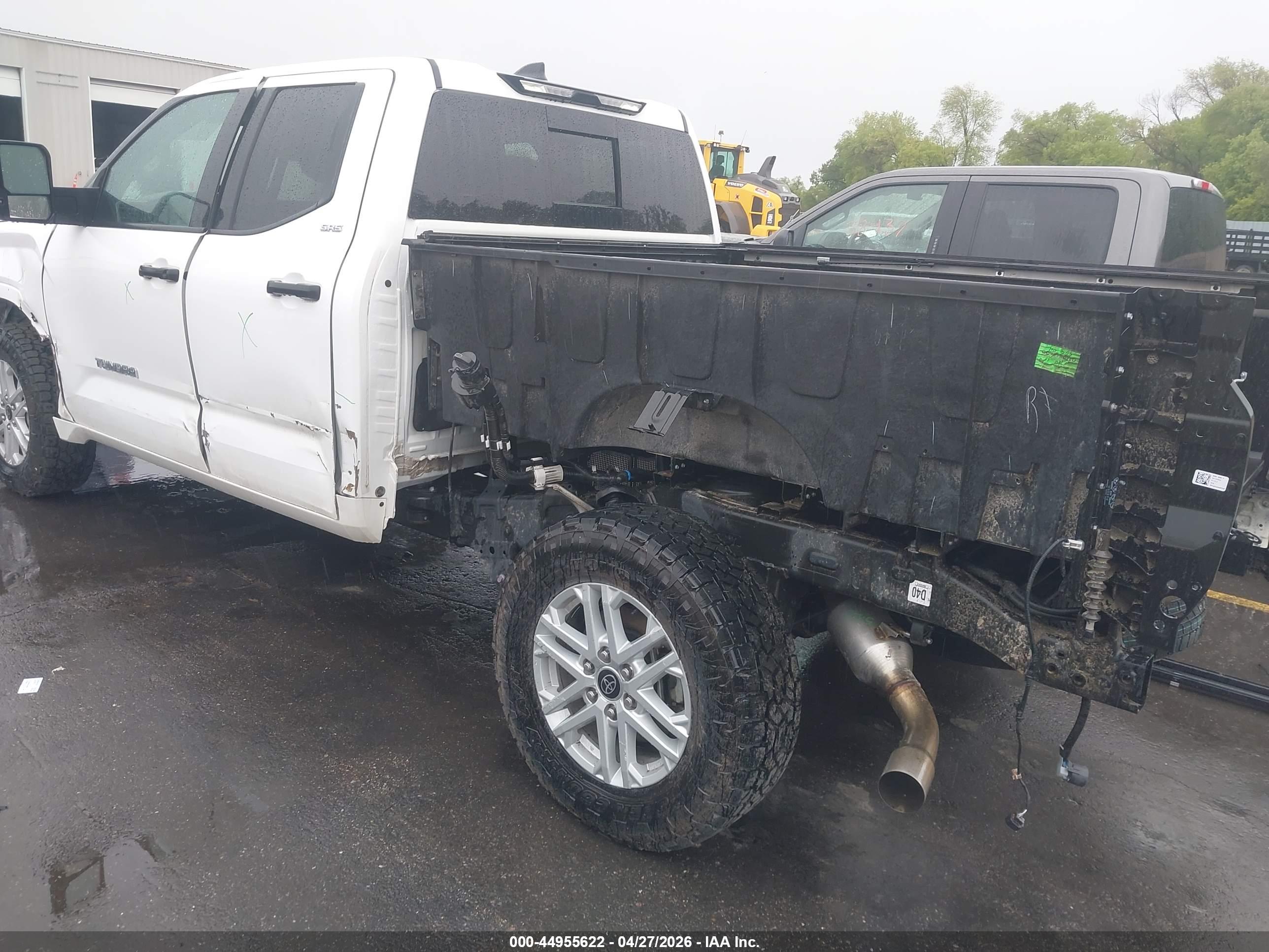 TOYOTA TUNDRA image 6