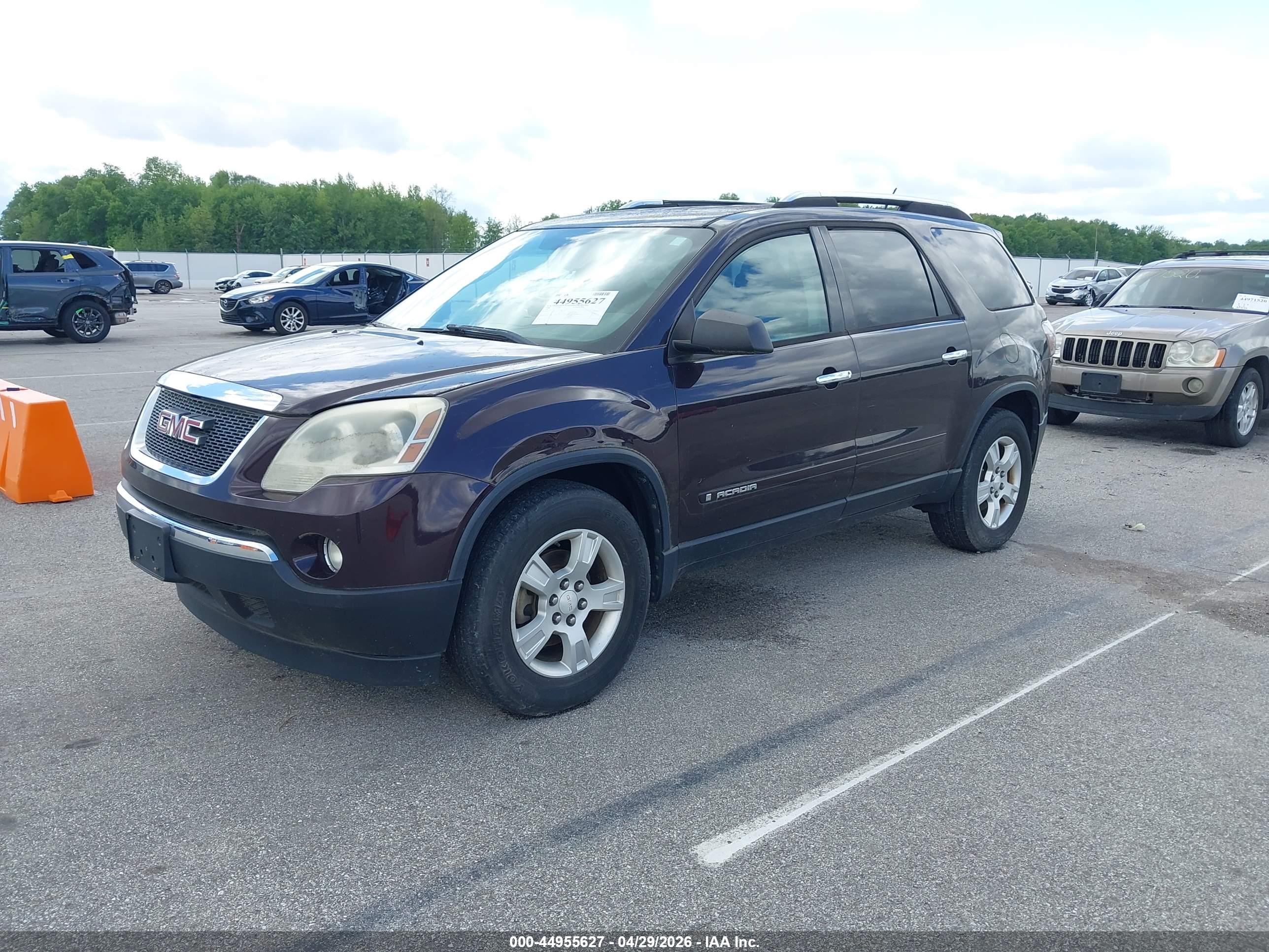 GMC ACADIA image 2