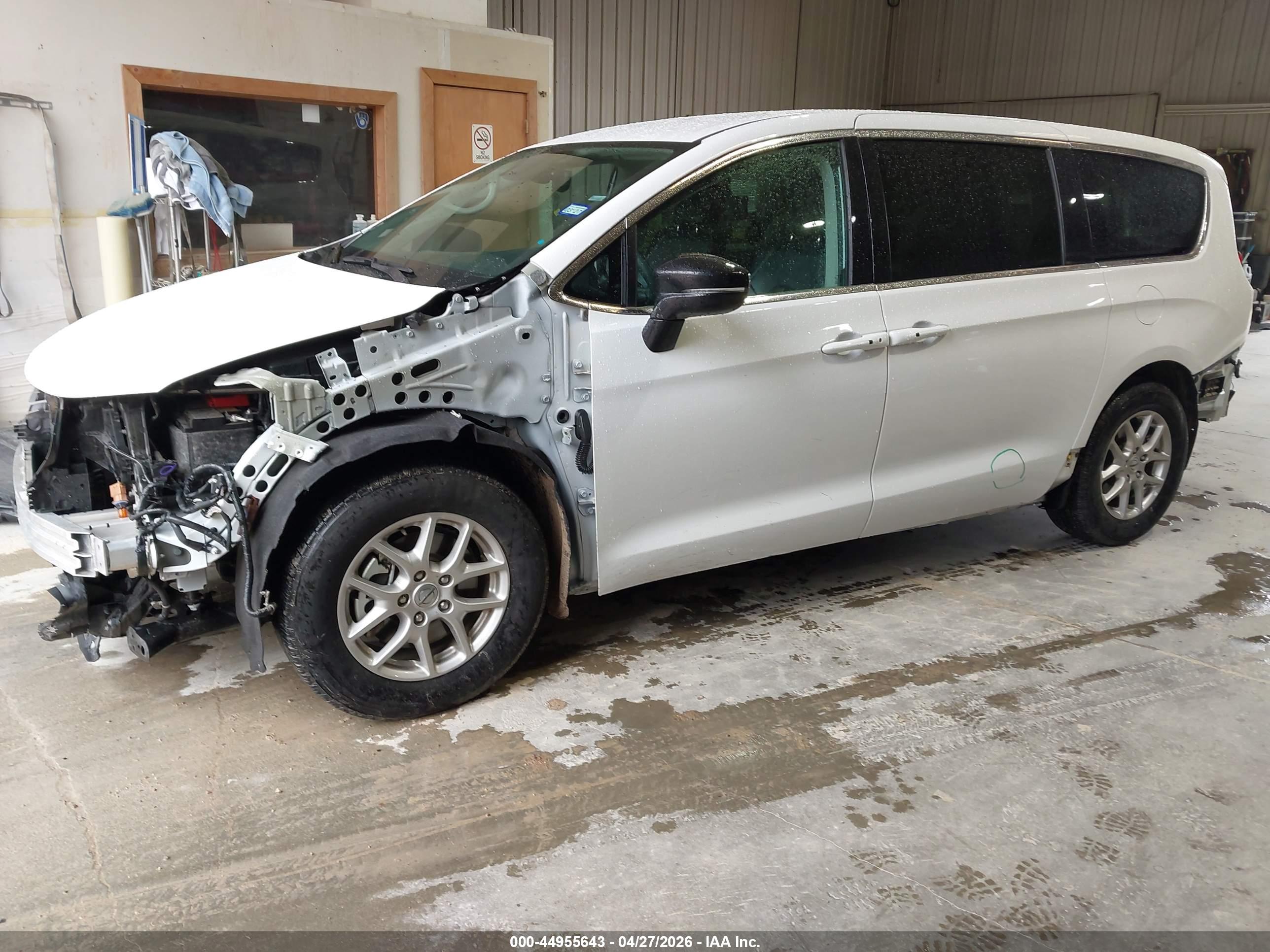 CHRYSLER PACIFICA image 2