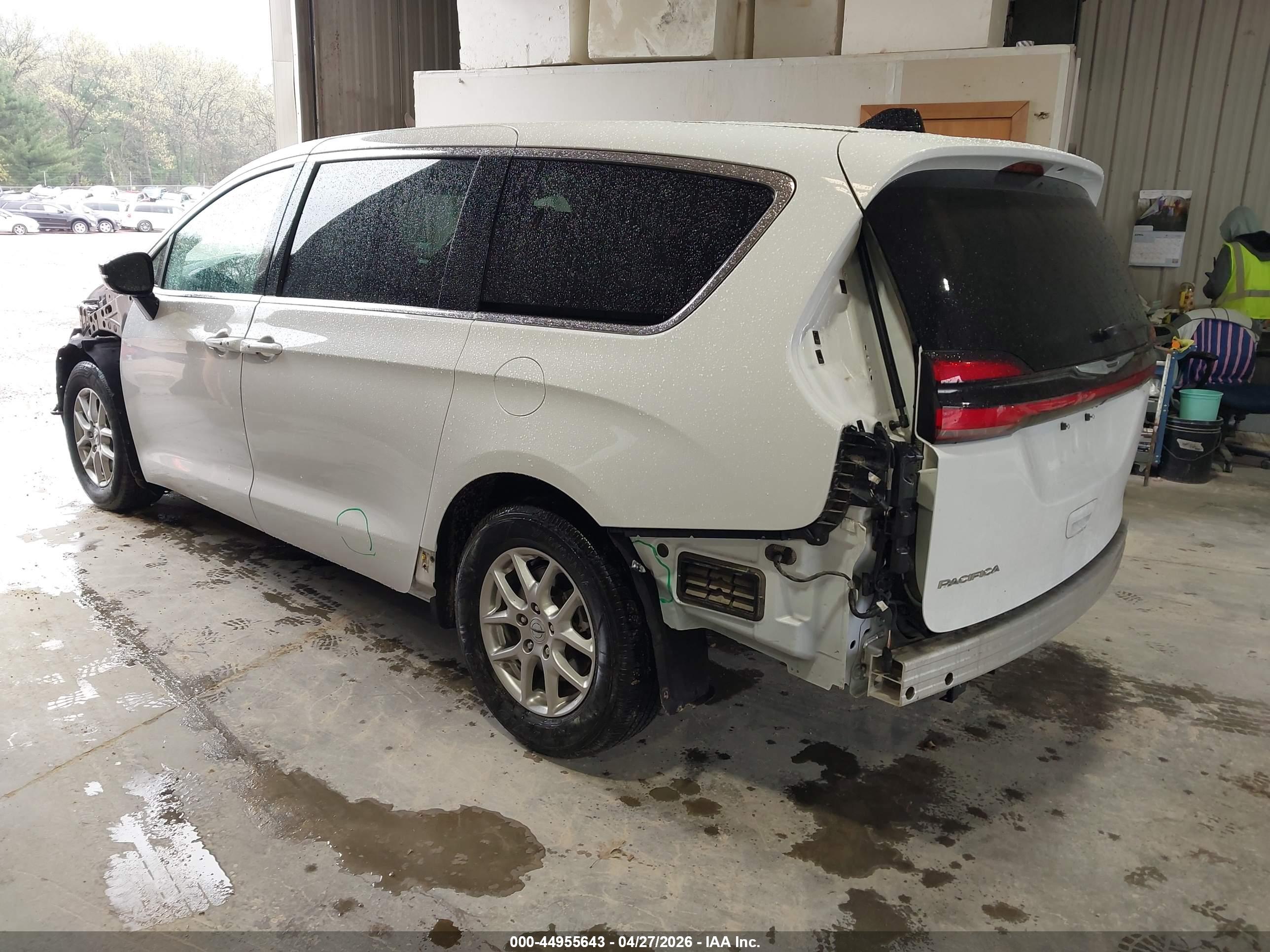 CHRYSLER PACIFICA image 3