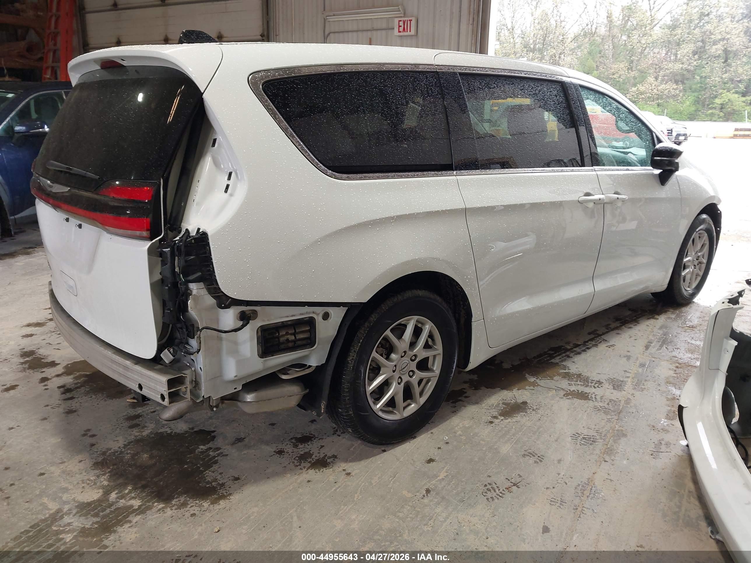CHRYSLER PACIFICA image 4