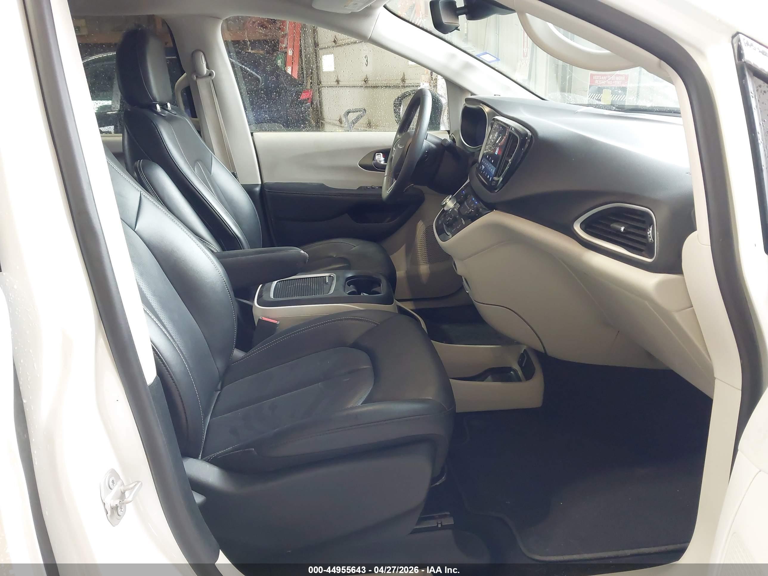 CHRYSLER PACIFICA image 5