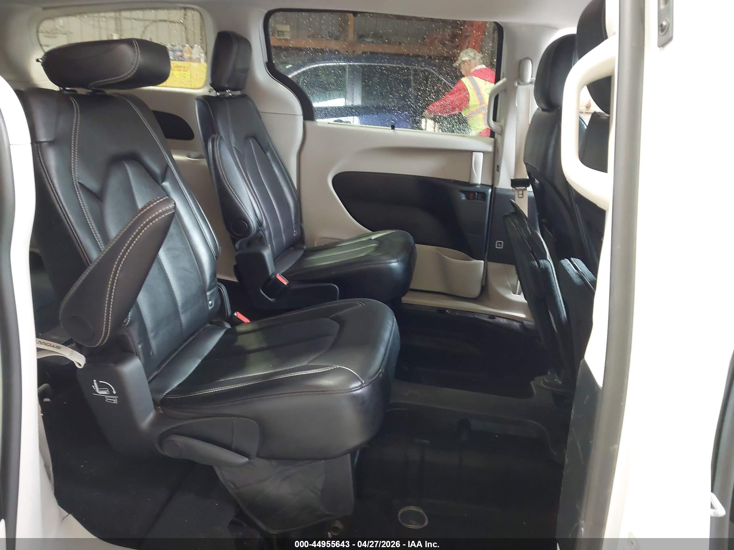 CHRYSLER PACIFICA image 8