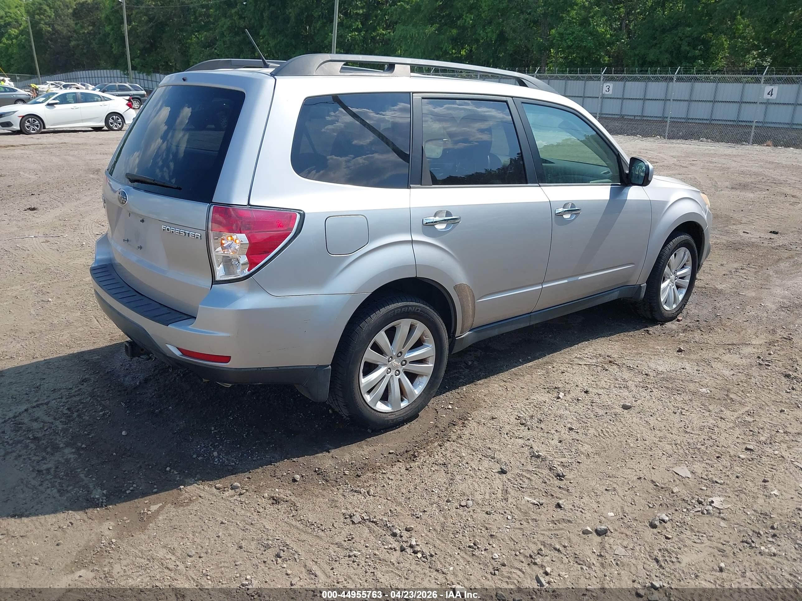 SUBARU FORESTER image 4